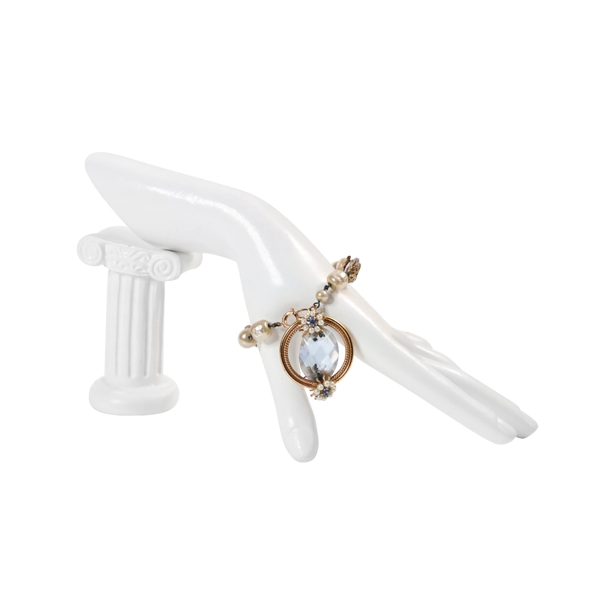 Bracelet pendentif vintage en fausses perles  Avec des Pieces en cristal lavande Circa 1960s en vente 4