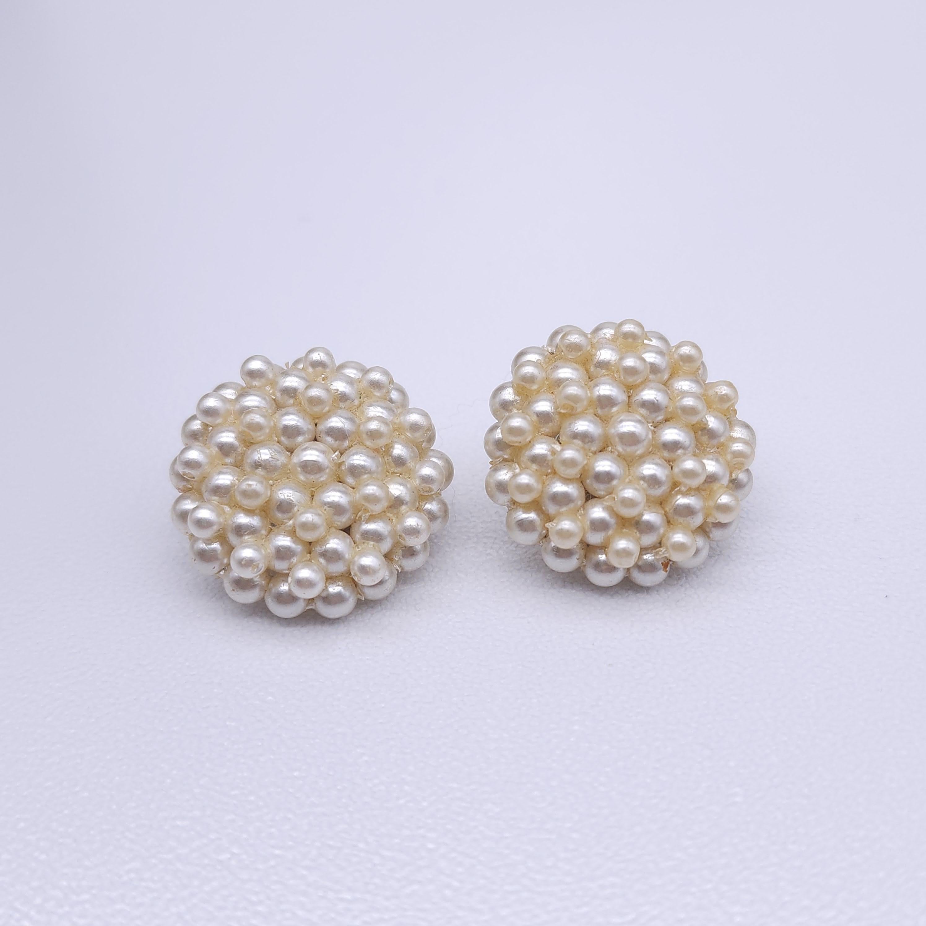 Vintage Faux Pearl Domed Clip-On Earrings In Silver, Classic Cluster Design In Excellent Condition For Sale In Milford, DE