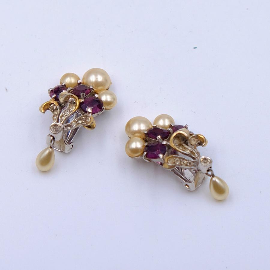 Women's or Men's Vintage Faux Pearl Earrings 1940s For Sale