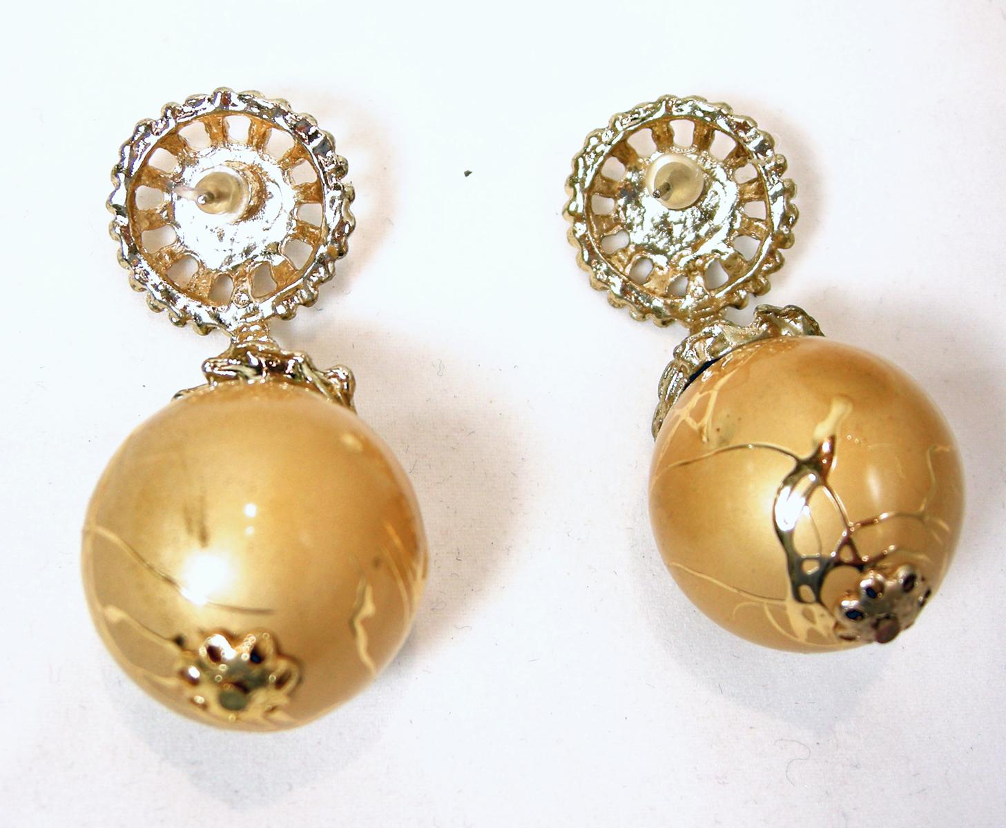 Women's Vintage Faux Pearl & Gold Tone Drop Earrings For Sale