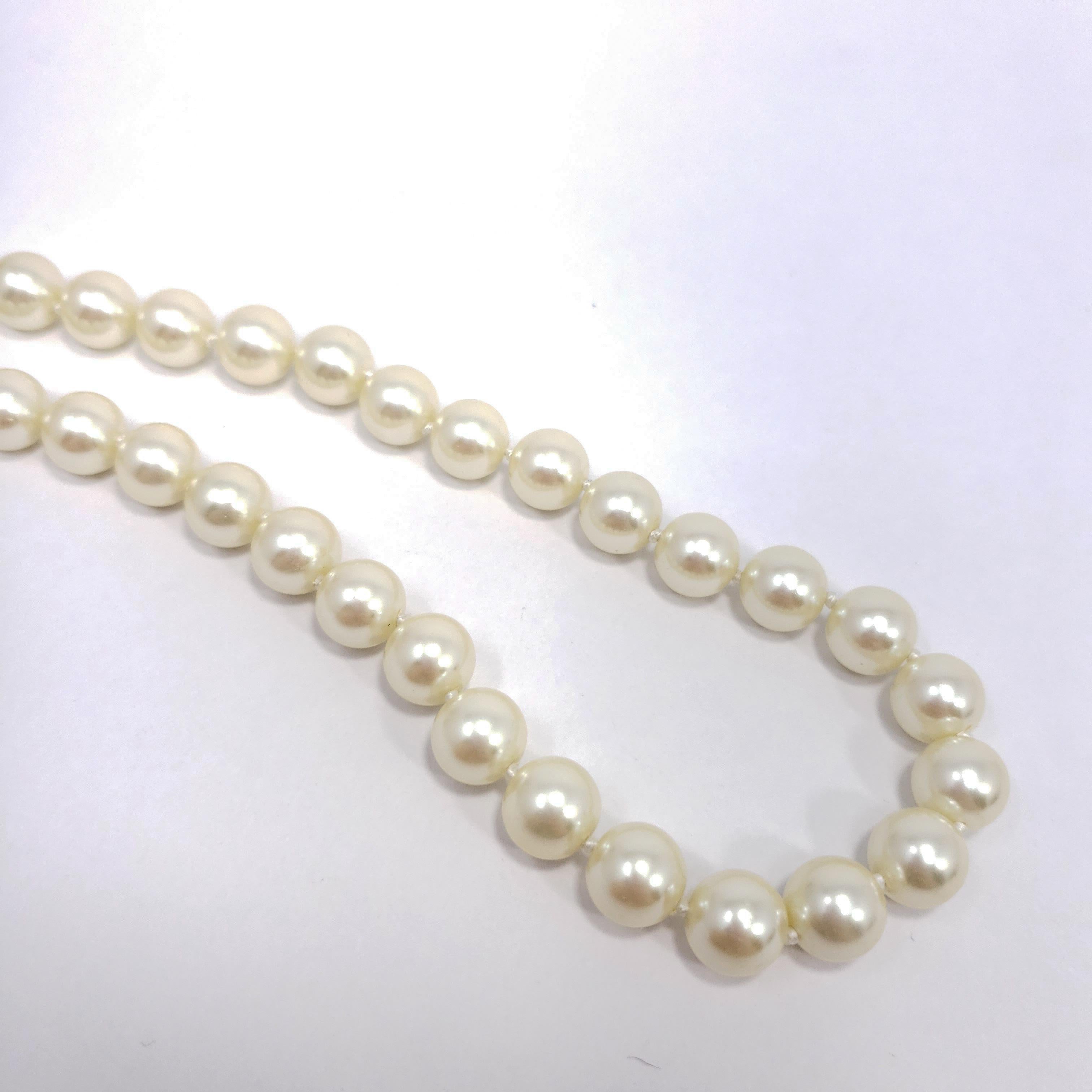 Retro Vintage Faux Pearl Necklace, Gold Accents, Mid 1900s, 22 Inches For Sale