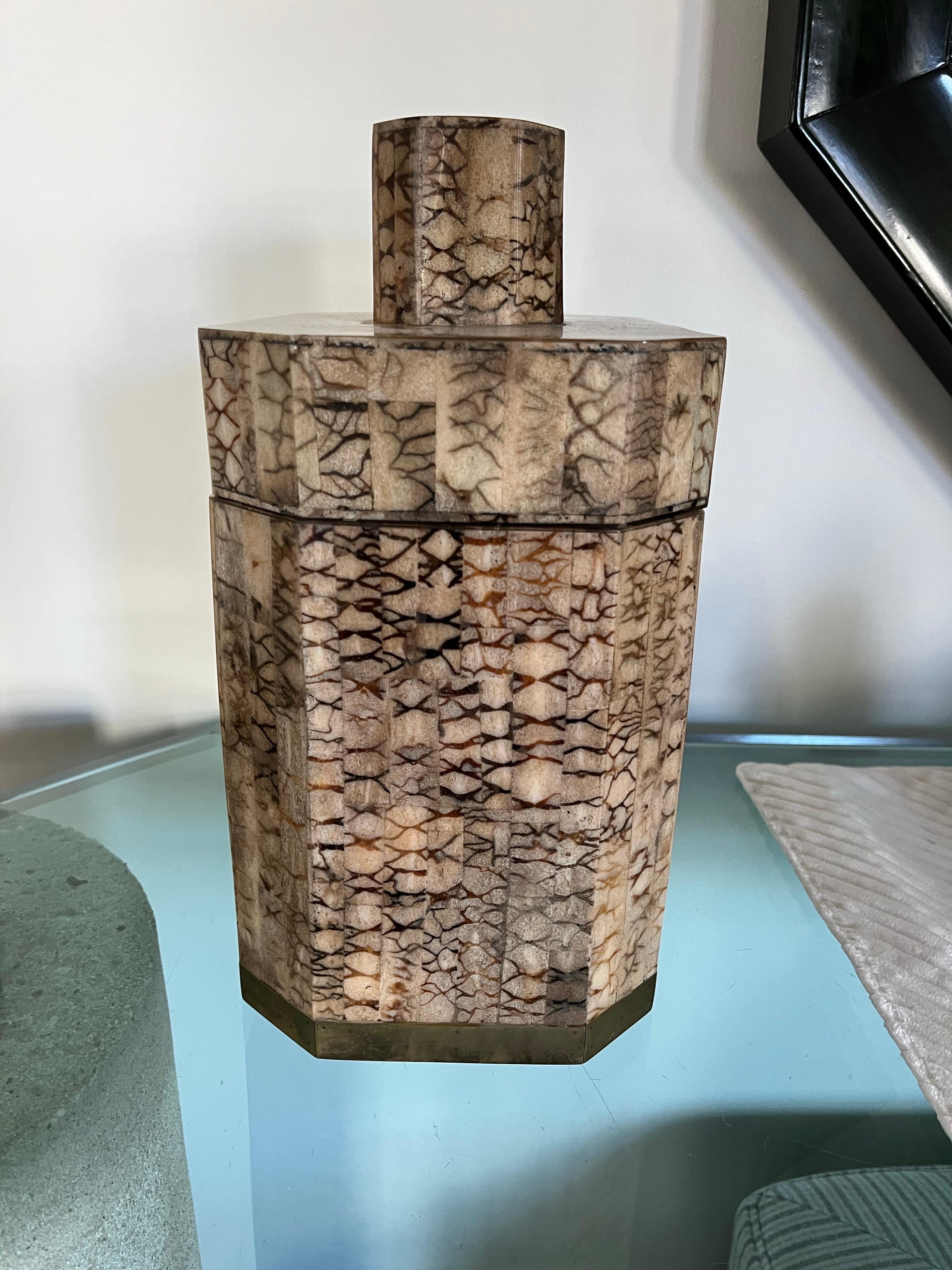 Boîte octogonale laquée en faux galuchat tessellée style Karl Springer en vente 3