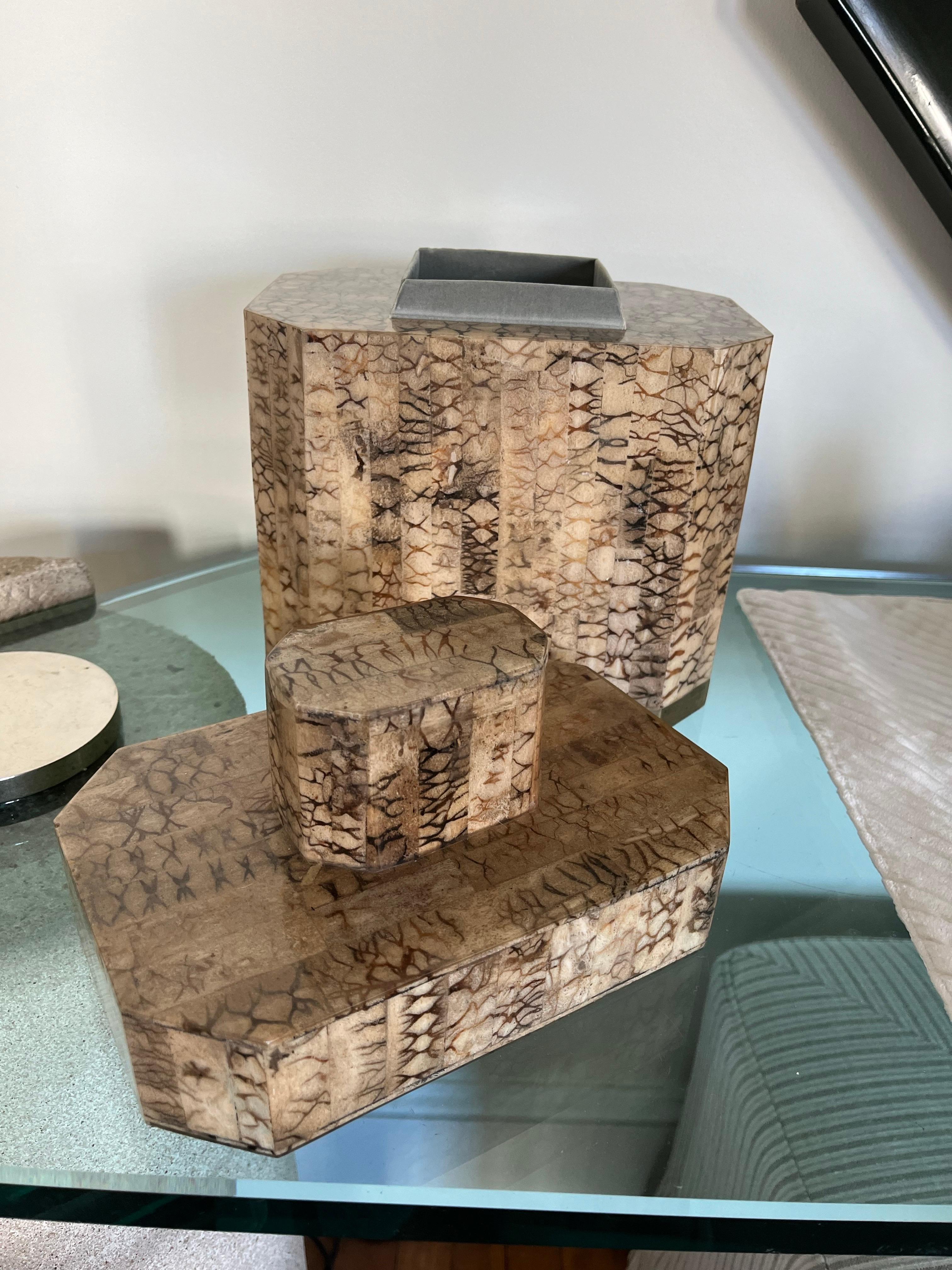 Boîte octogonale laquée en faux galuchat tessellée style Karl Springer Bon état - En vente à W Allenhurst, NJ