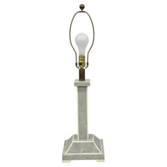 Lampada da tavolo d'epoca in finto zigrino con colonna in pelle di squalo grigio in stile Art Decor