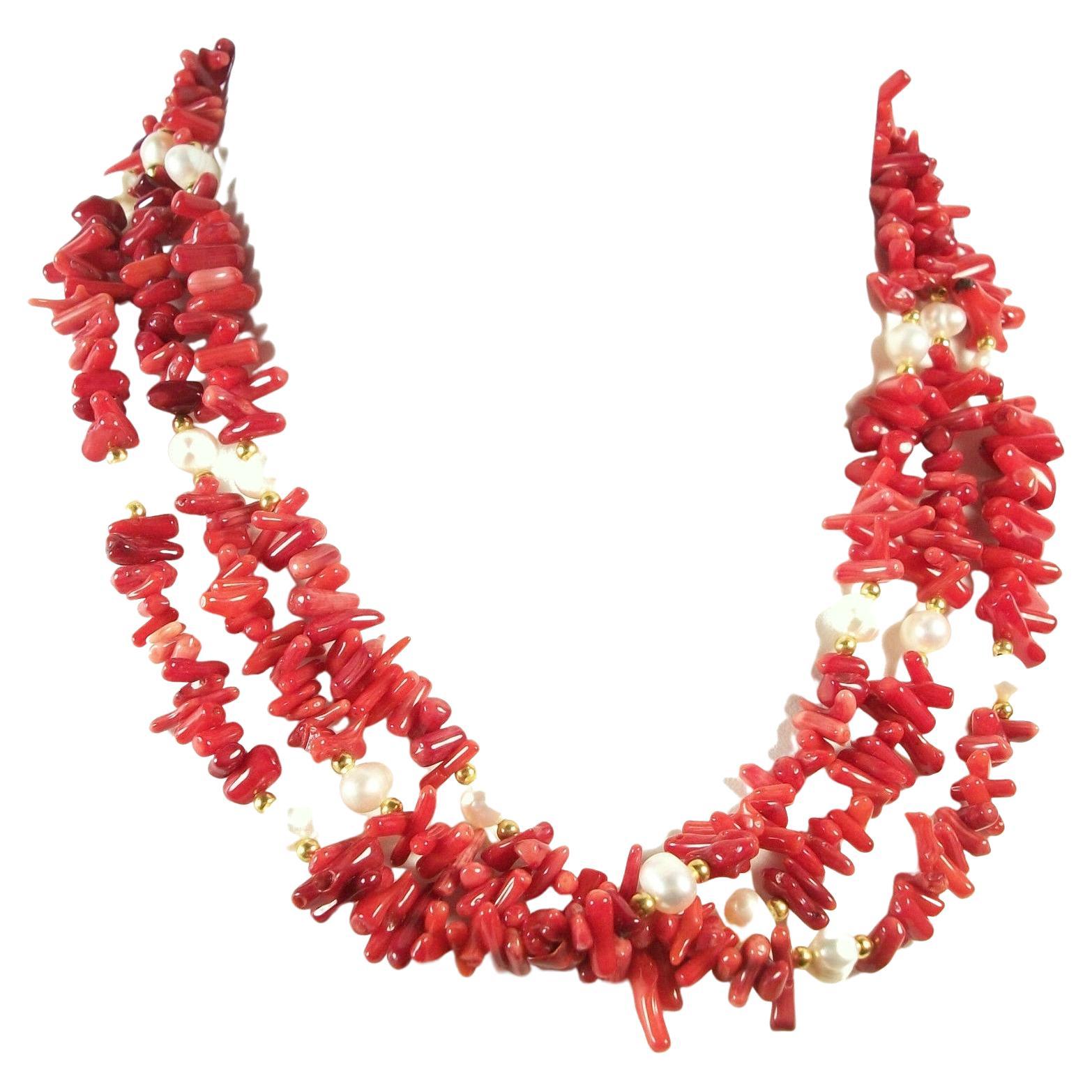 Collier vintage en fausse branche sicilienne en corail et perles, non signé, circa 1980