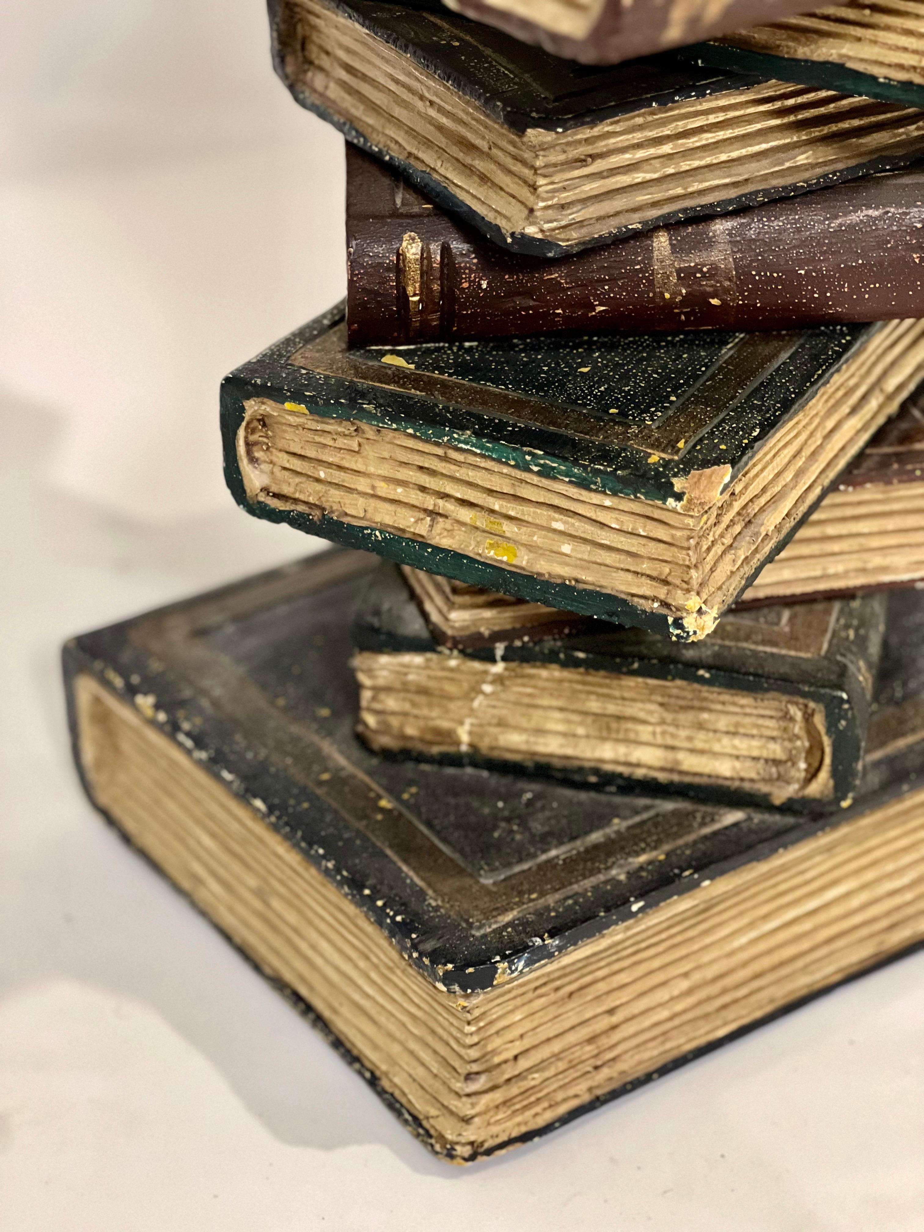 Vintage Faux gestapelt Buch skulpturale Wood Beistelltisch im Angebot 1