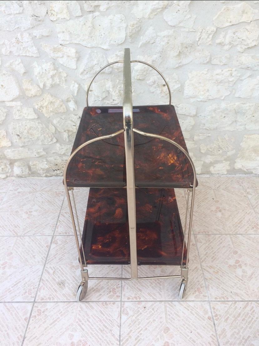 Mid-century, vintage bar cart / folding table / trolley on wheels from Italy,
with tortoise-shell effect, plexiglass drop-trays and pale-gold, metal frame.

This classic, must-have, vintage item is in excellent, original condition:
~ Light wear