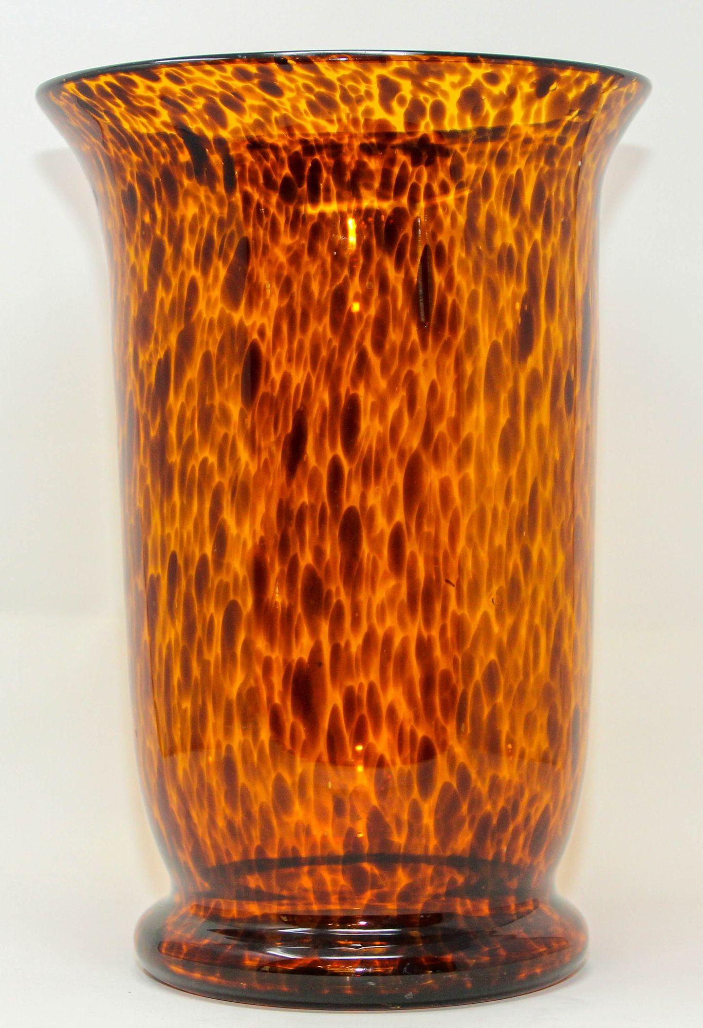 Vintage Faux Tortoise Shell Blown Art Glass Vase.
Mid-Century Modern faux tortoise shell style blown glass vase.
The tortoise pattern has beautiful deep topaz, brown, caramel and amber coloring.
This is an absolutely gorgeous hand blown amber To