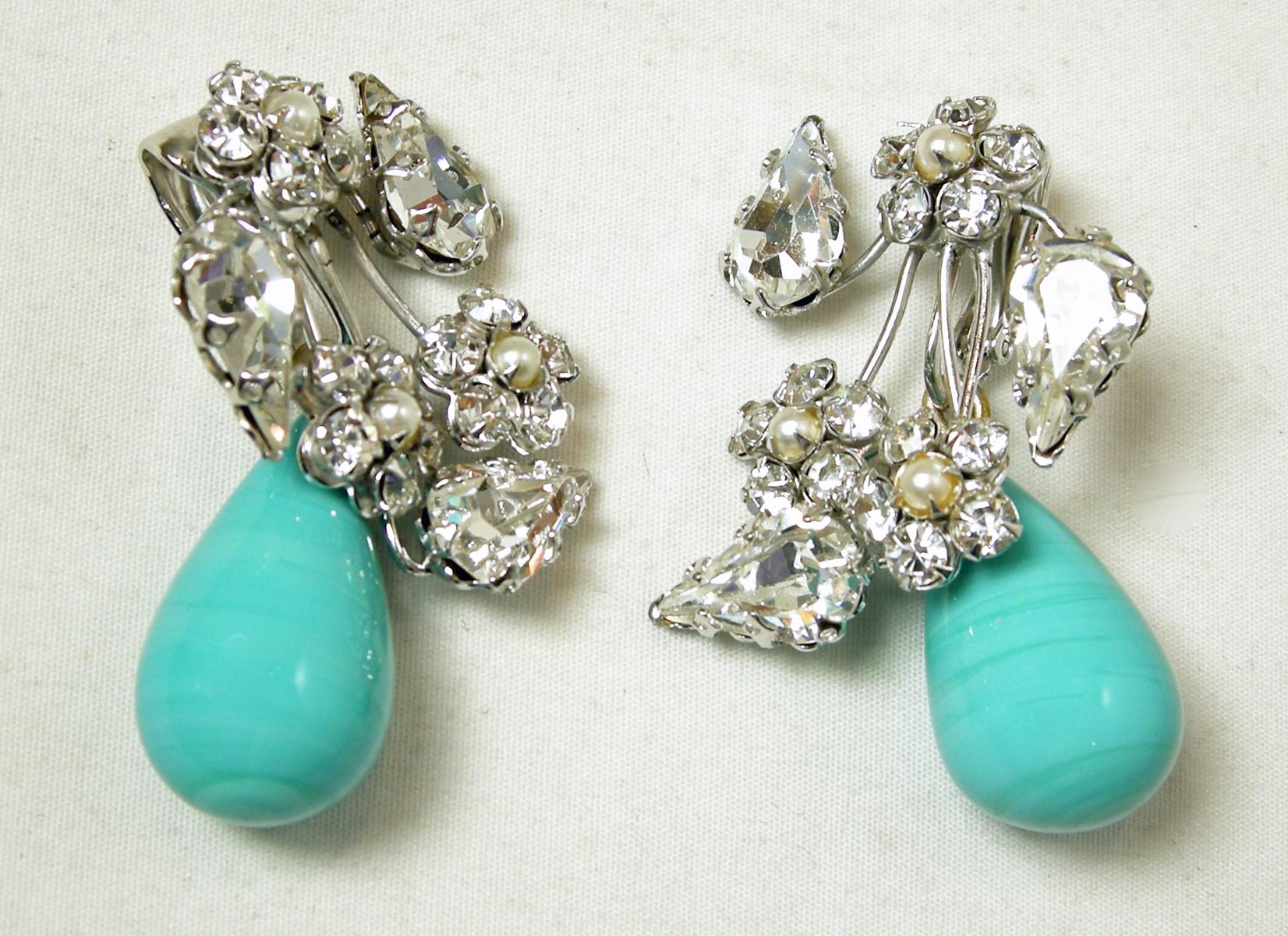 These stunning earrings have faux marbleized turquoise tear shaped drops. The top has clear crystals accentuated with faux pearls in a silver tone setting.  In excellent condition, these clip earrings measure 1-7/8” x 1-1/8”.