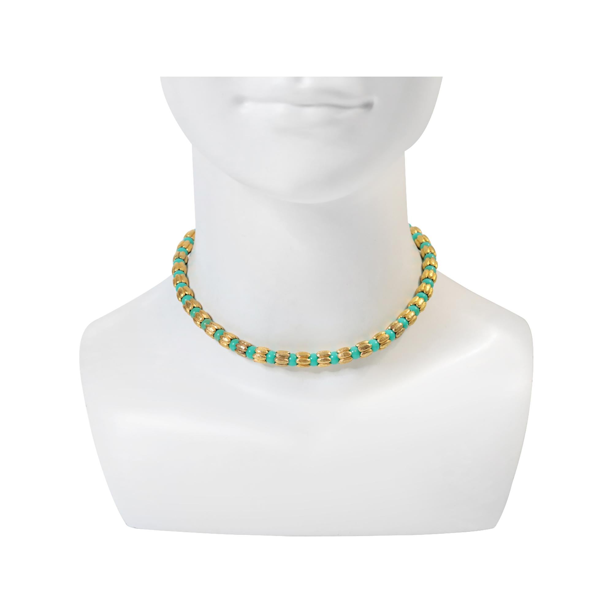 Vintage Faux Türkis Goldton Perlen Halsband Goldton Perlen CIRCA 1980s im Zustand „Gut“ im Angebot in New York, NY