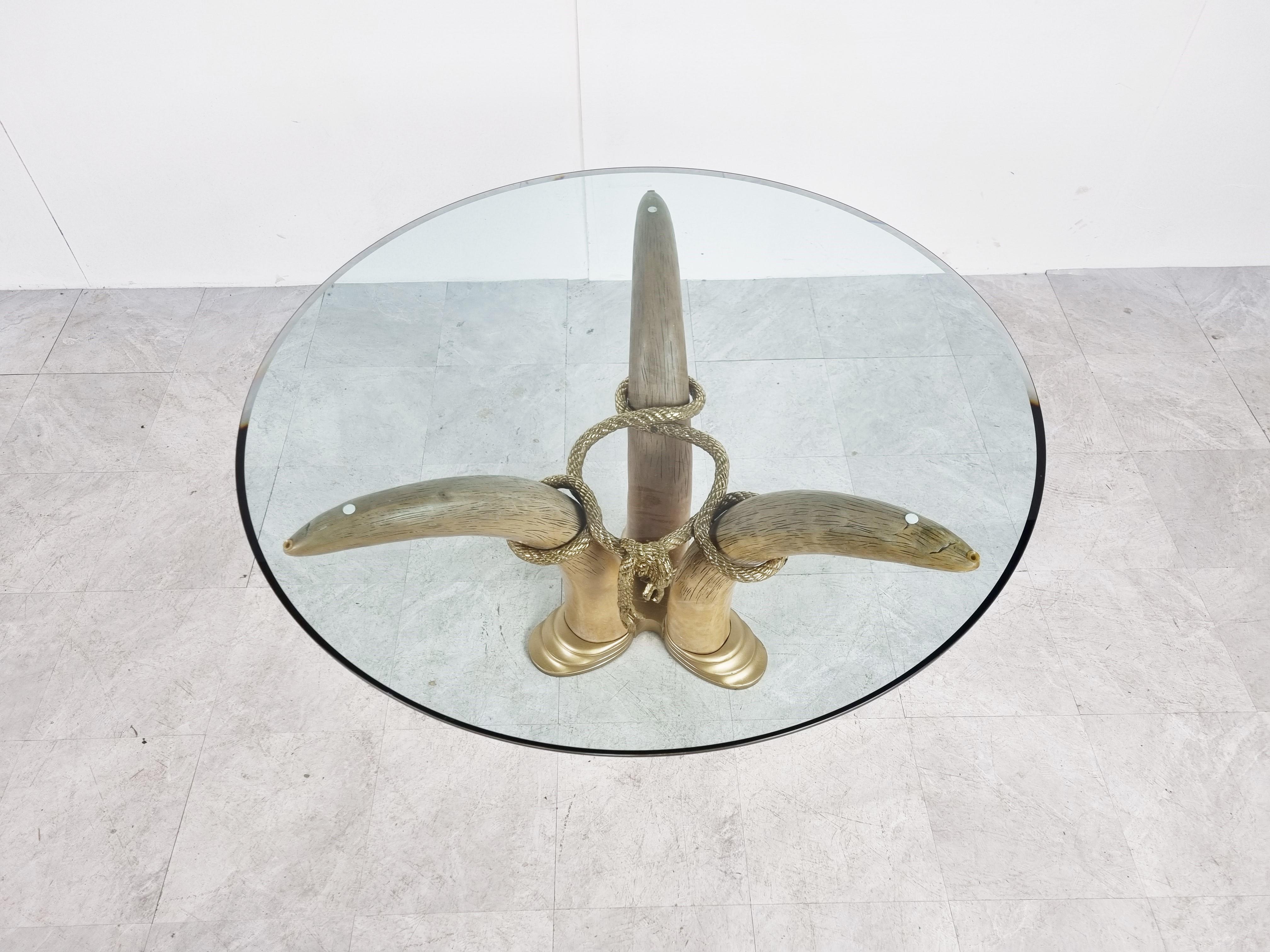 Table centrale ou table d'appoint vintage en fausse bosse, 1970 en vente 3