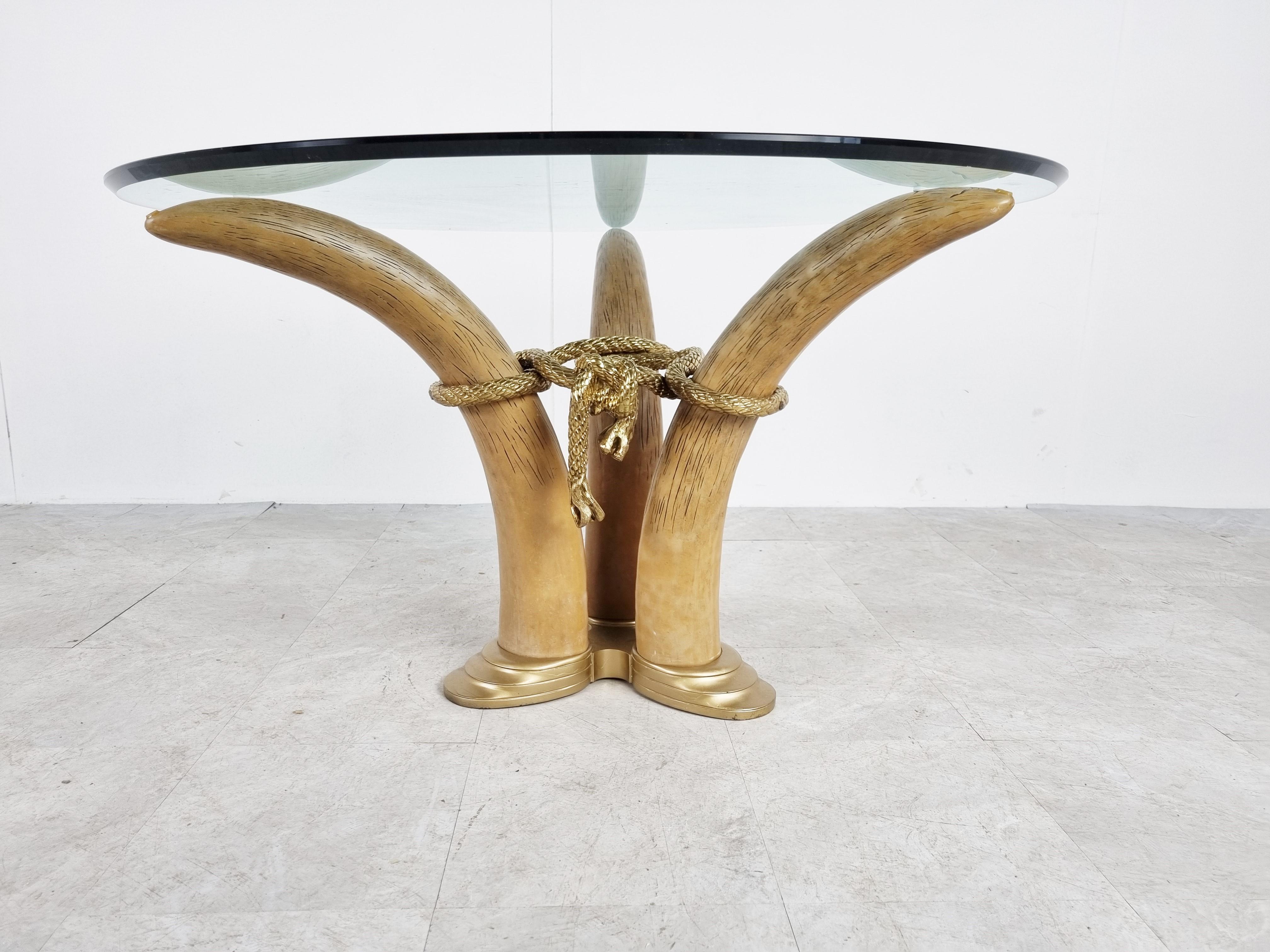 Table centrale ou table d'appoint vintage en fausse bosse, 1970 en vente 1