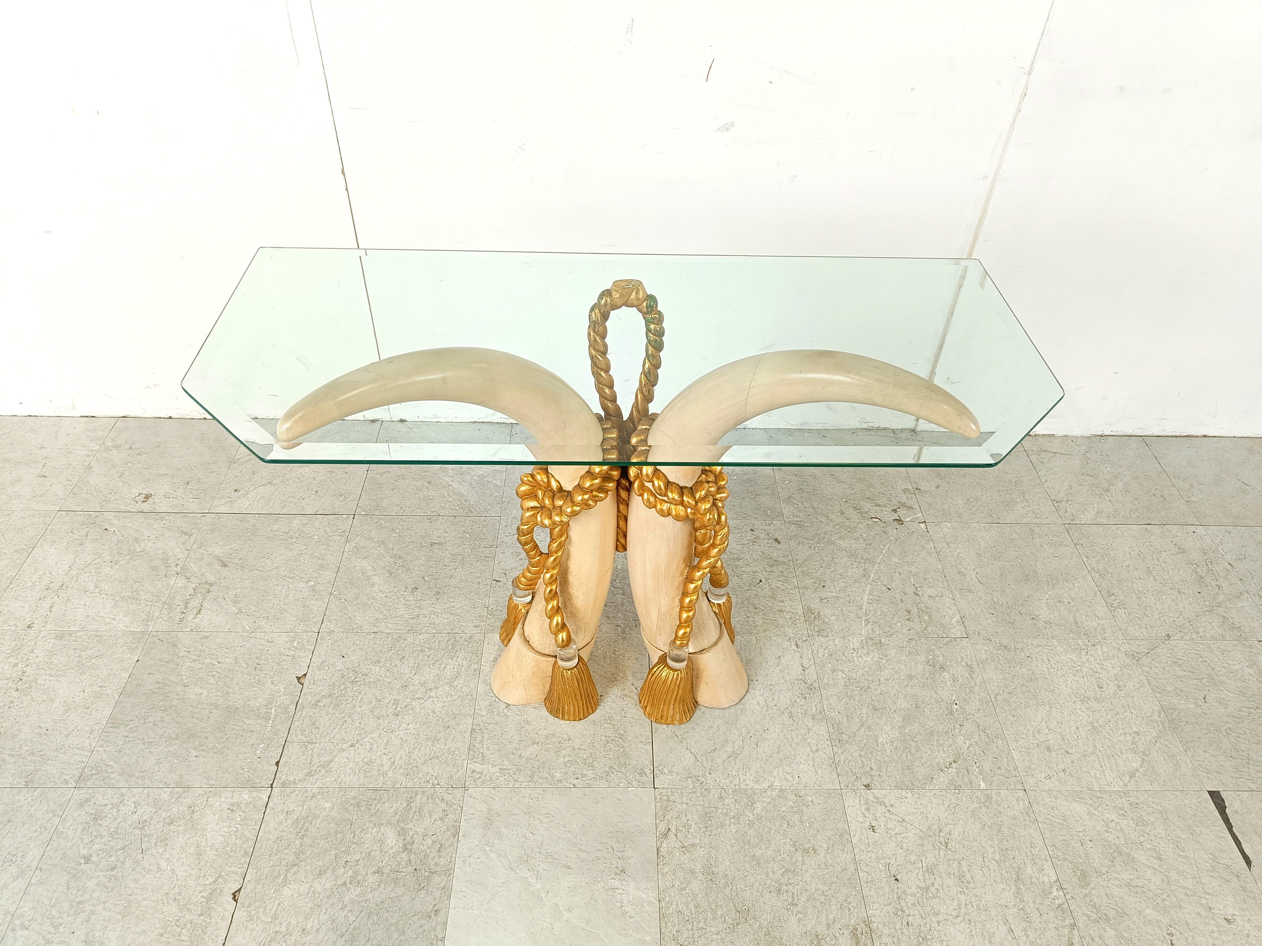 Striking wooden faux tusk console table with a beveled glass top.

Very elegant hollywood regency piece.

Beautifully crafted sculptural base.

1980s - Spain

Good condition

Dimensions:
Height: 75cm/29.52