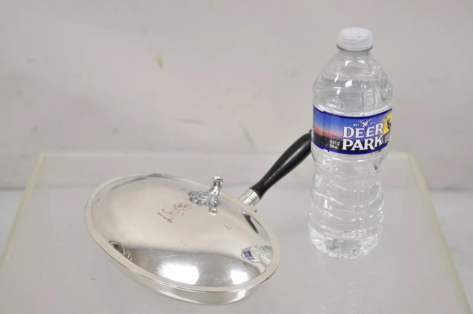 Vintage FB Rogers Silver Plated Silent Butler Crumb Catcher w / Woodem Handle. Circa Mitte des 20. Jahrhunderts. Abmessungen: 2