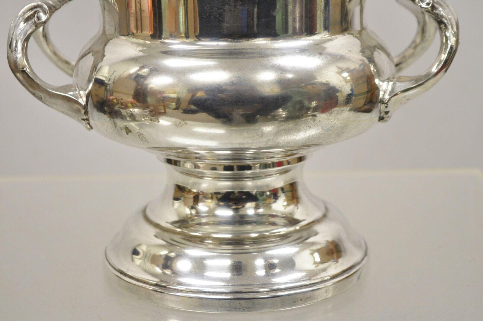 Vintage FB Rogers Copa trofeo bañada en plata Cubo para champán Enfriador de vino en Bueno estado para la venta en Philadelphia, PA