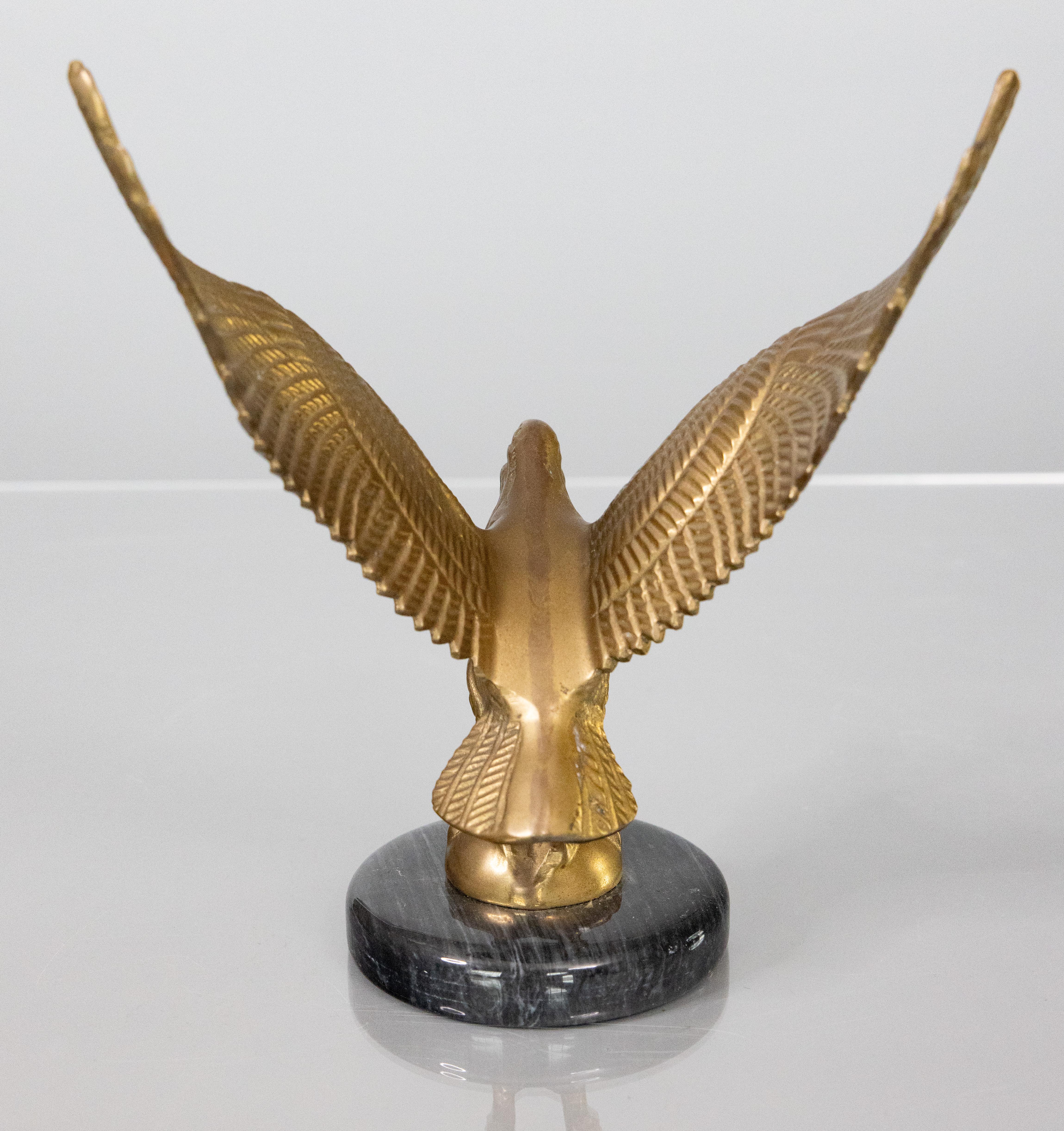 Vintage Federal Brass Eagle Skulptur mit Marmorsockel im Zustand „Gut“ in Pearland, TX