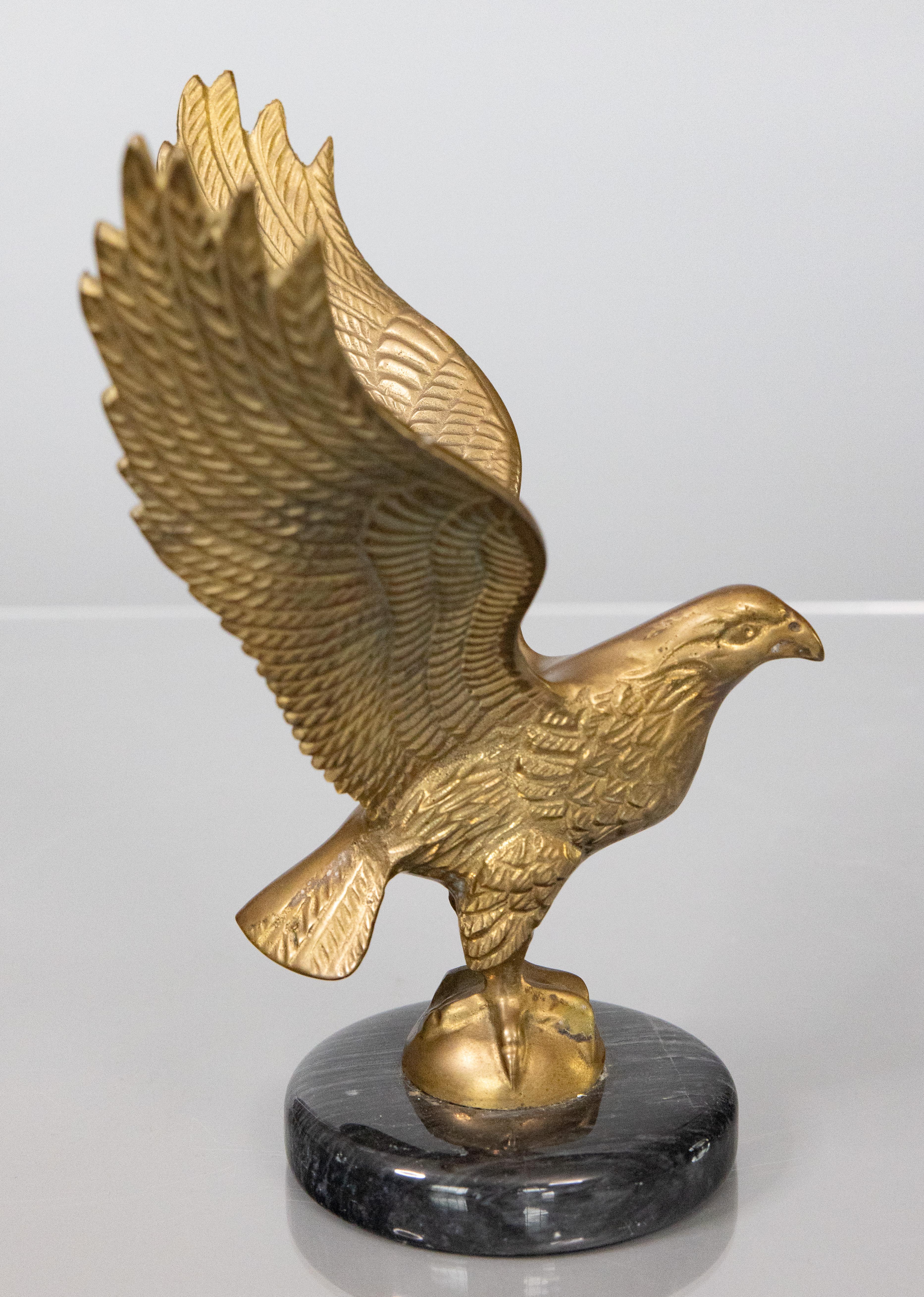 Vintage Federal Brass Eagle Skulptur mit Marmorsockel (20. Jahrhundert)