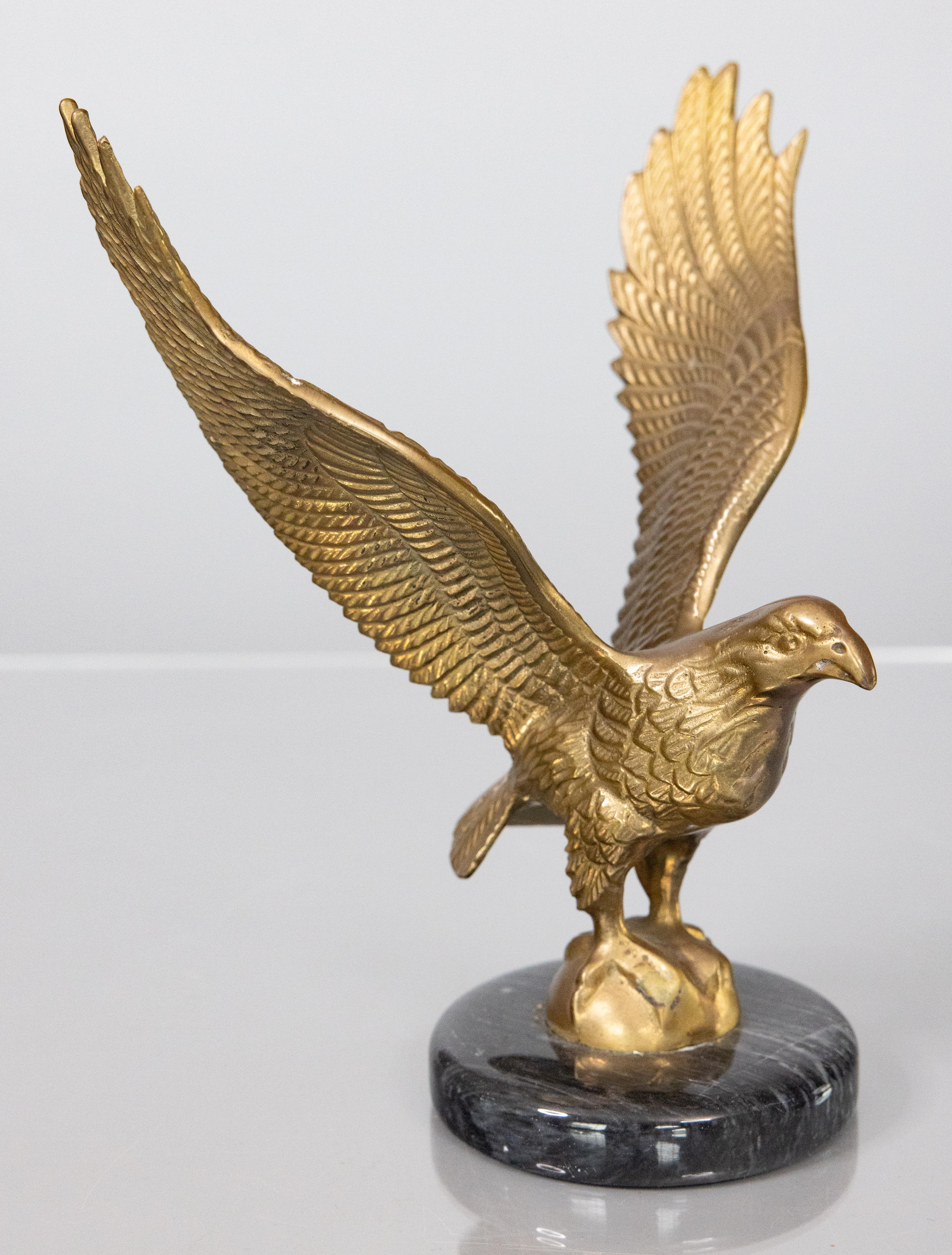 Vintage Federal Brass Eagle Skulptur mit Marmorsockel 1