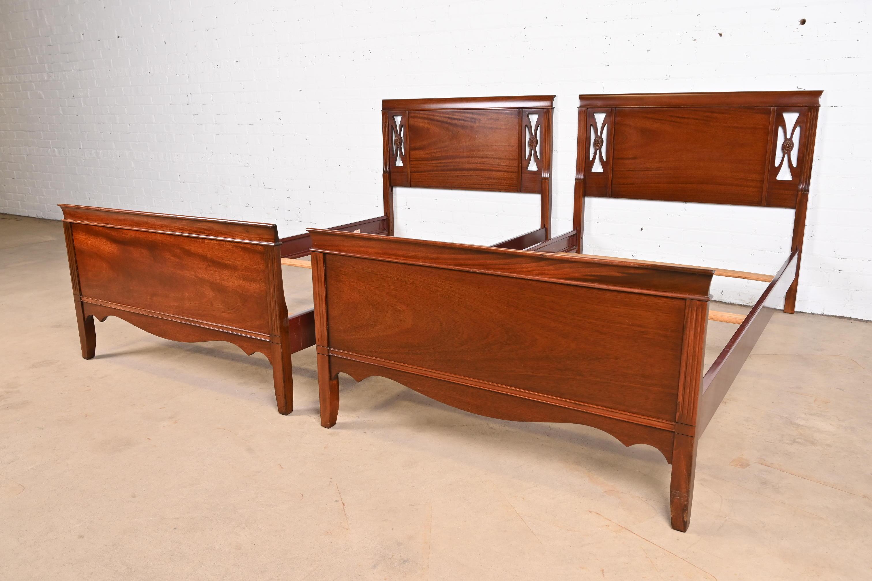 Vintage Federal Carved Mahogany Twin Beds, Pair In Good Condition In South Bend, IN
