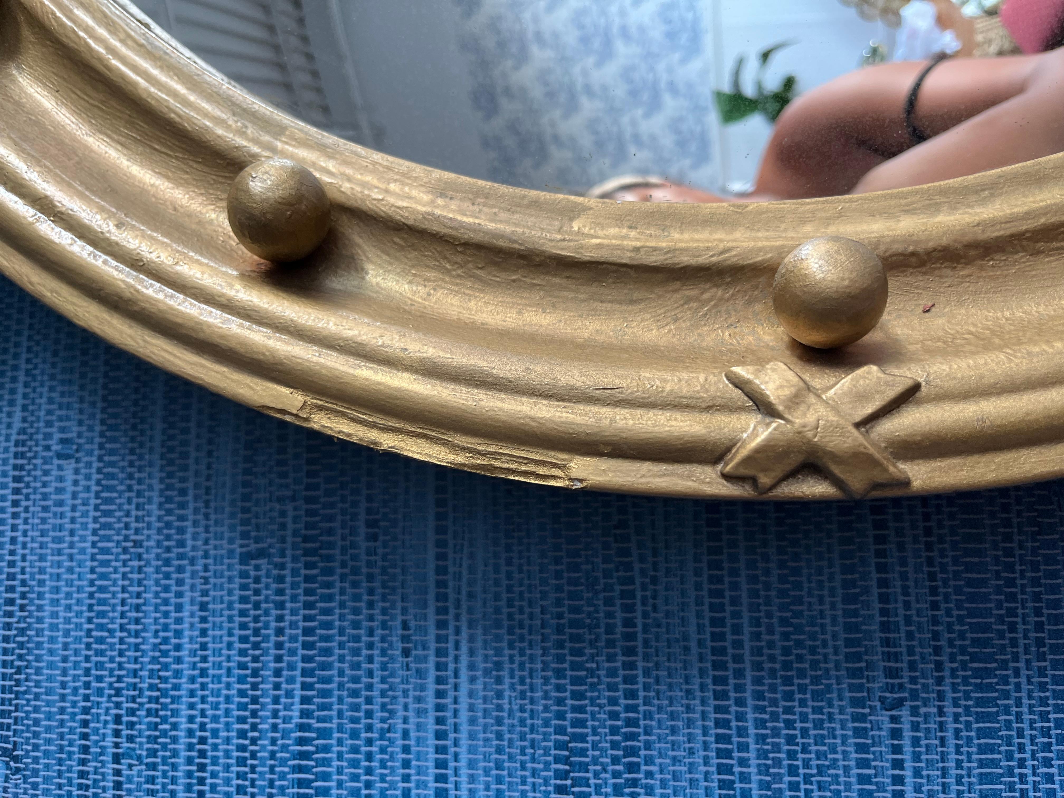 Specchio d'epoca con cornice rotonda in legno dorato Eagle Convex - Made in USA in vendita 1