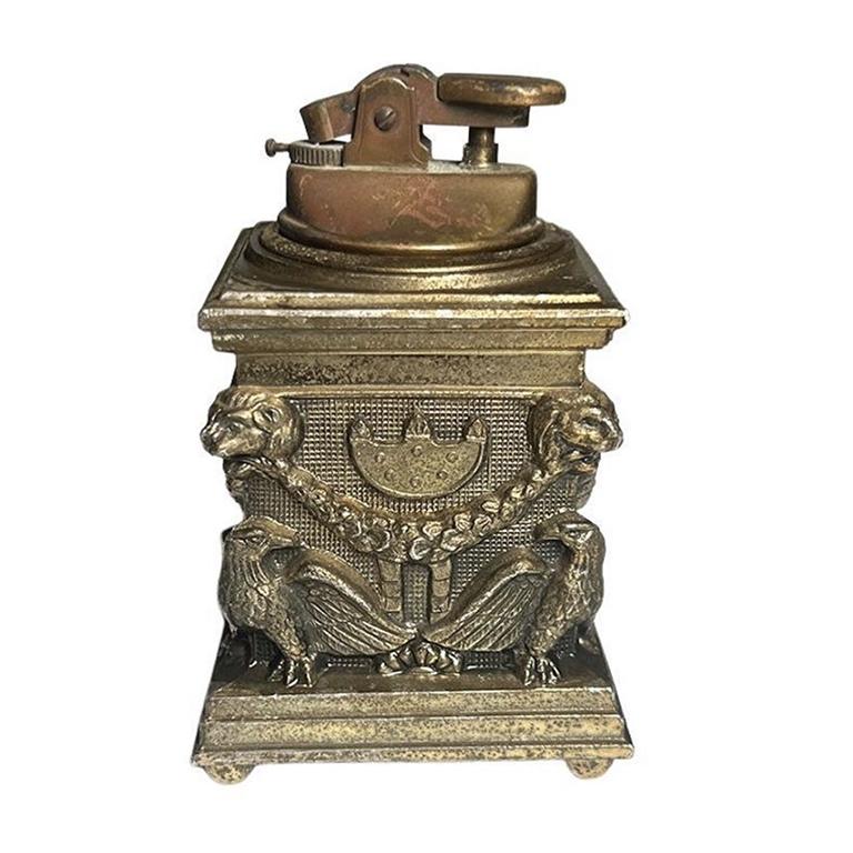 Américain Lampe de table vintage fédérale en métal avec aigle en vente