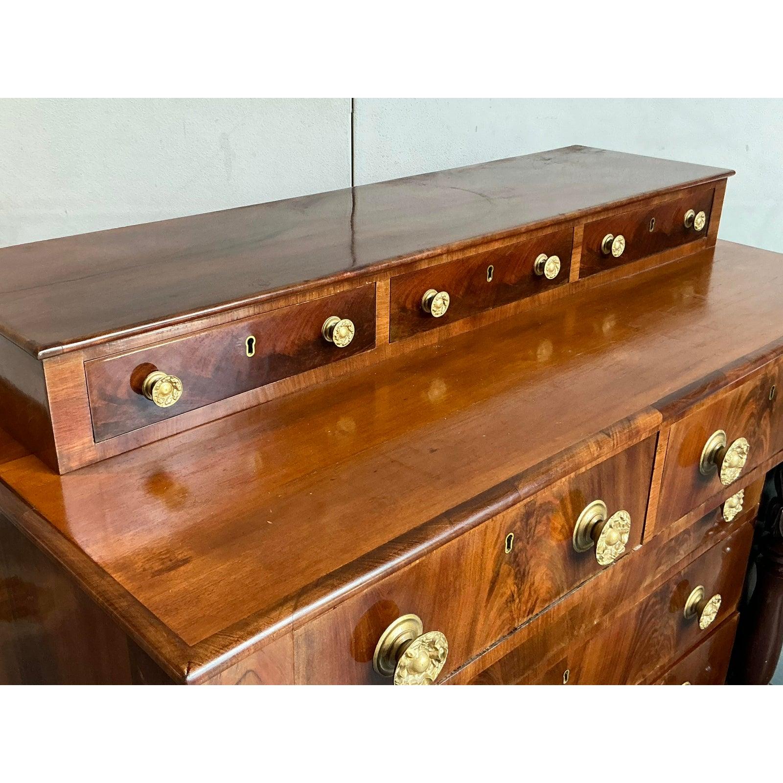 Vintage Federal Flame Mahogany Chest of Drawers For Sale 4