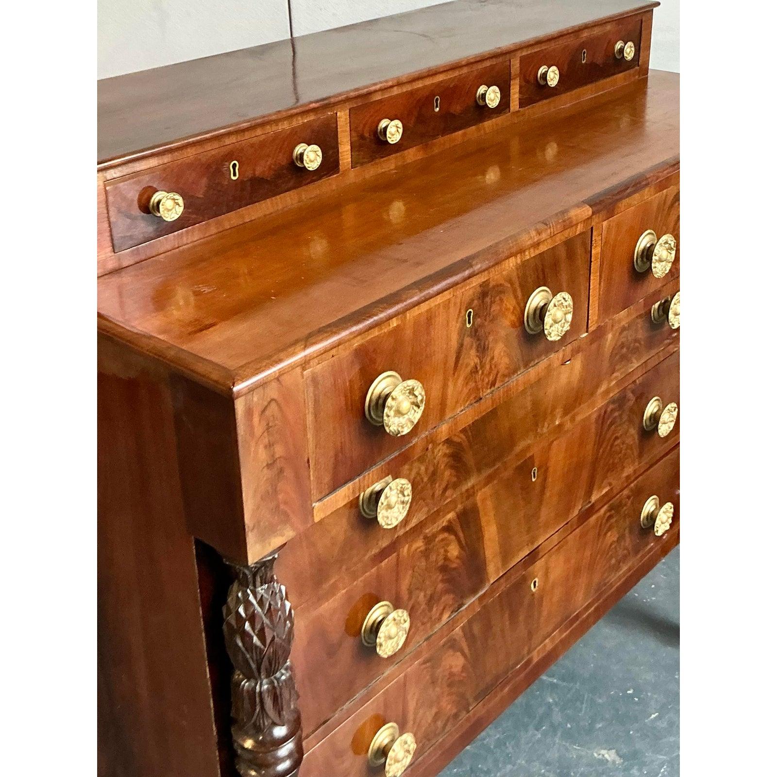 Vintage Federal Flame Mahogany Chest of Drawers In Good Condition For Sale In West Palm Beach, FL
