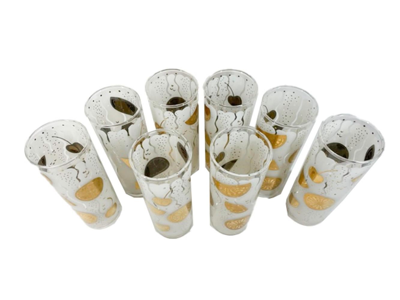 Acht Tom-Collins-Gläser aus der Mitte des Jahrhunderts von Federal Glassware mit Kirschen und Zitrusscheiben und -keilen aus 22-karätigem Gold auf einem mattierten Grund mit klaren 