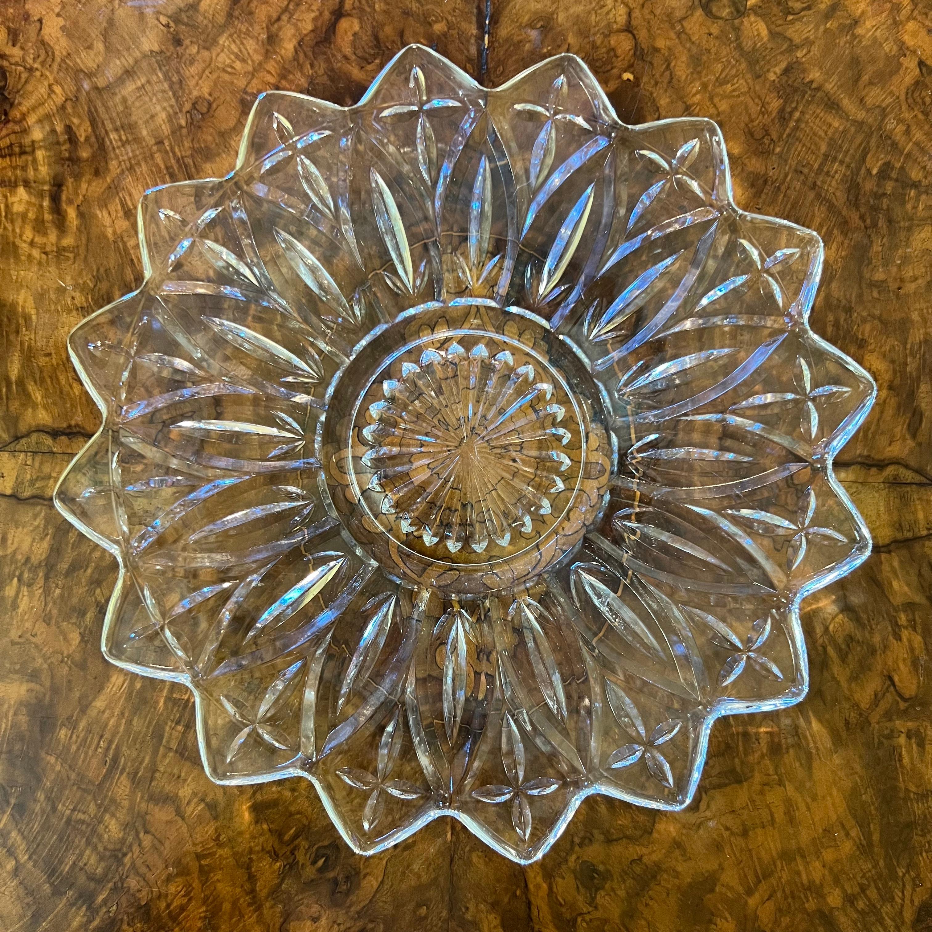 Vintage Federal Pressed Petal Glass Serving Dish In Good Condition For Sale In EDENSOR PARK, NSW