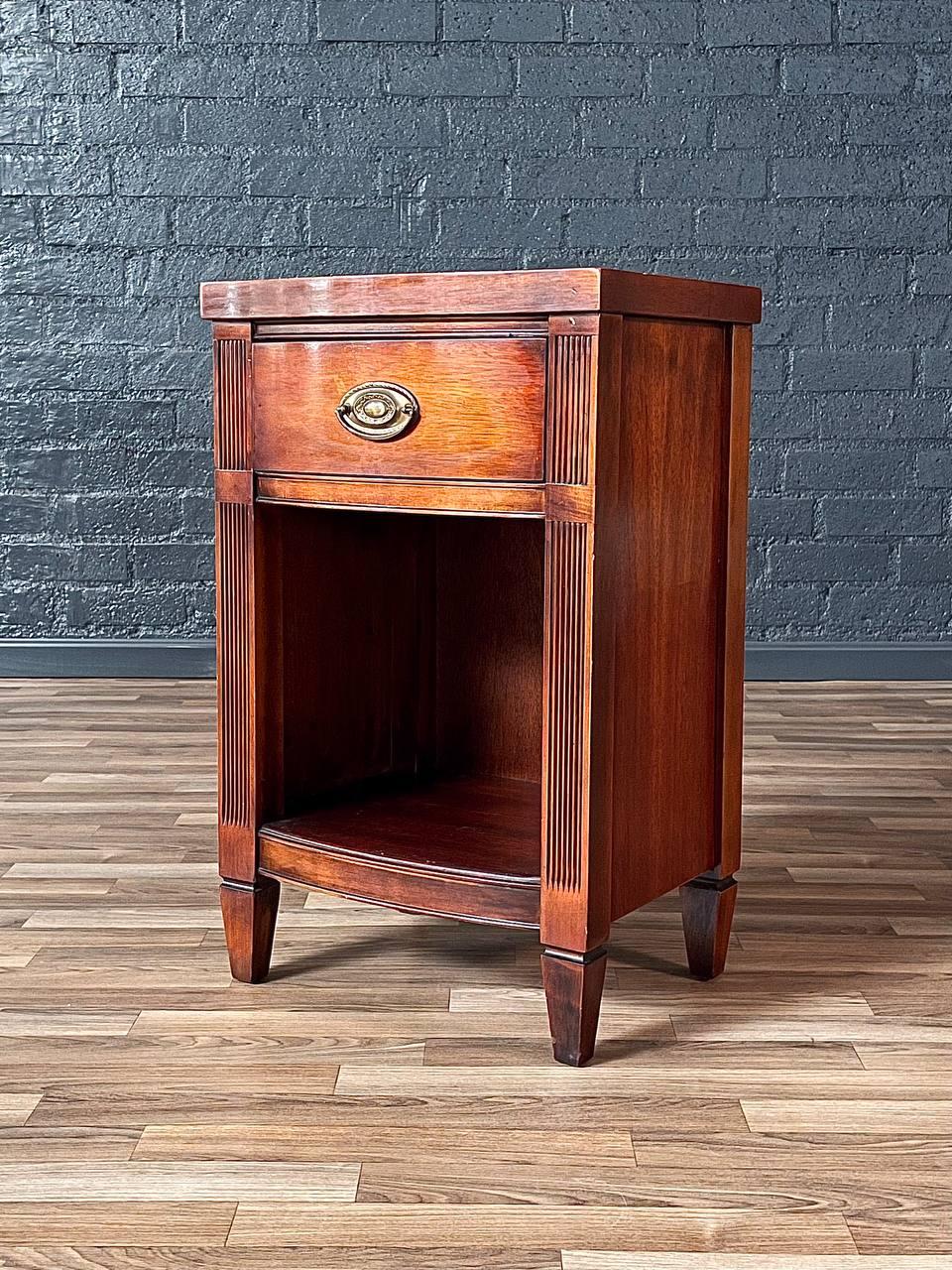 Condition: Original Vintage Condition
Materials: Mahogany, Patinated Brass Pull
Style: Federal Revival

Crafted in the 1950s, this vintage Federal Revival nightstand showcases timeless American craftsmanship with its rich mahogany construction and