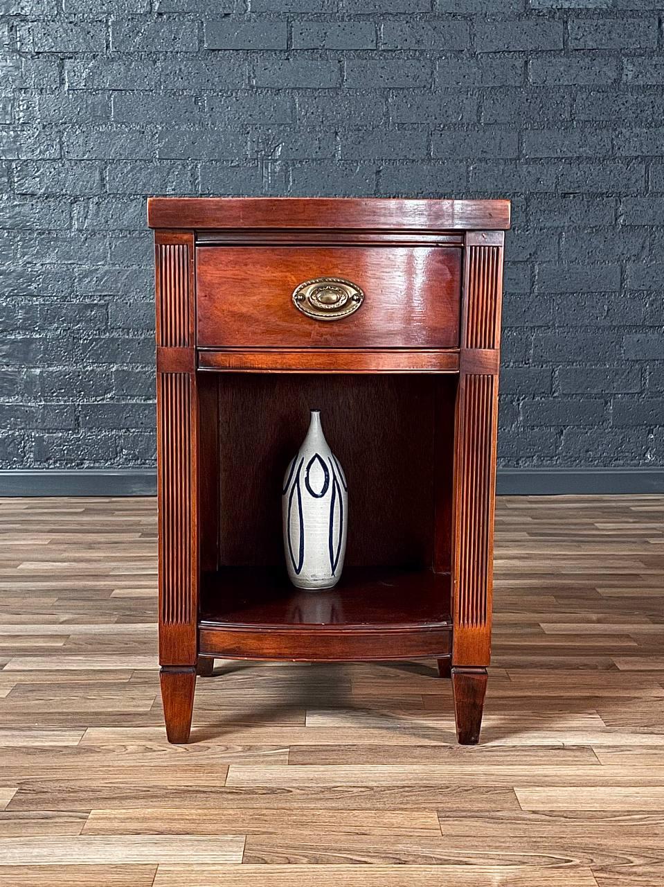 Vintage Federal Revival Mahogany Night Stand w/ Brass Pull In Good Condition In Los Angeles, CA