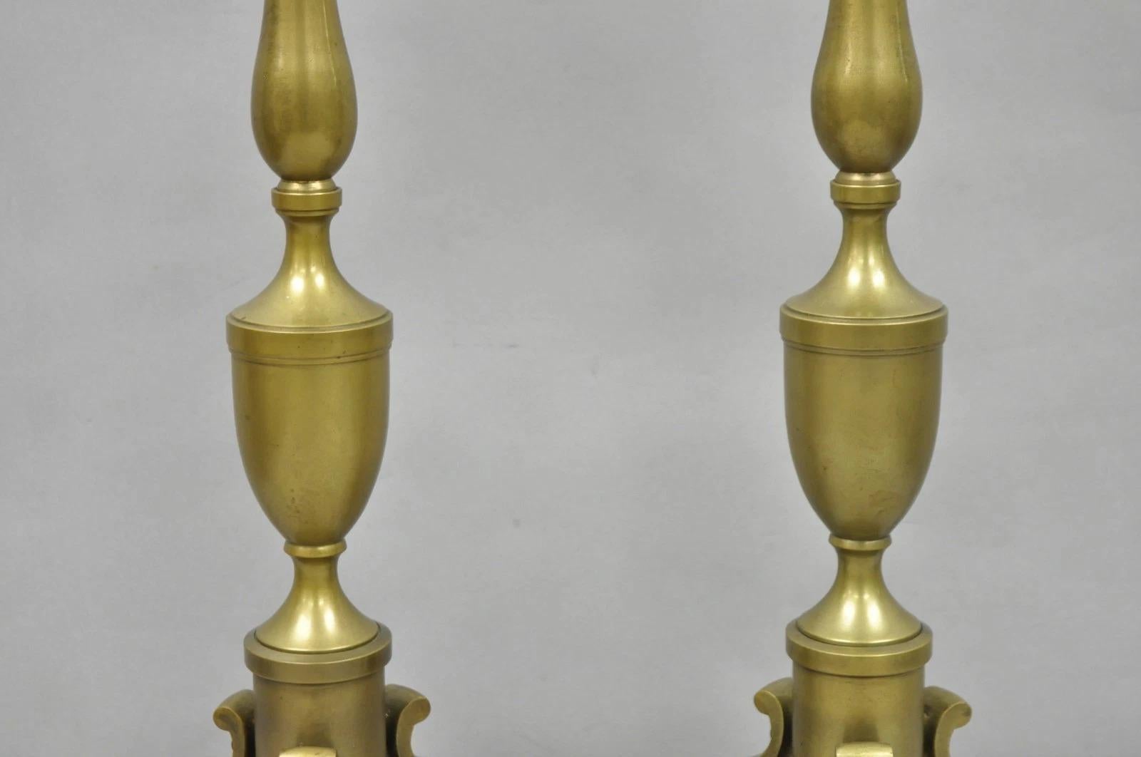 Lampade da tavolo a urna in ottone in stile Feder vintage, Giappone - una coppia In condizioni buone in vendita a Philadelphia, PA