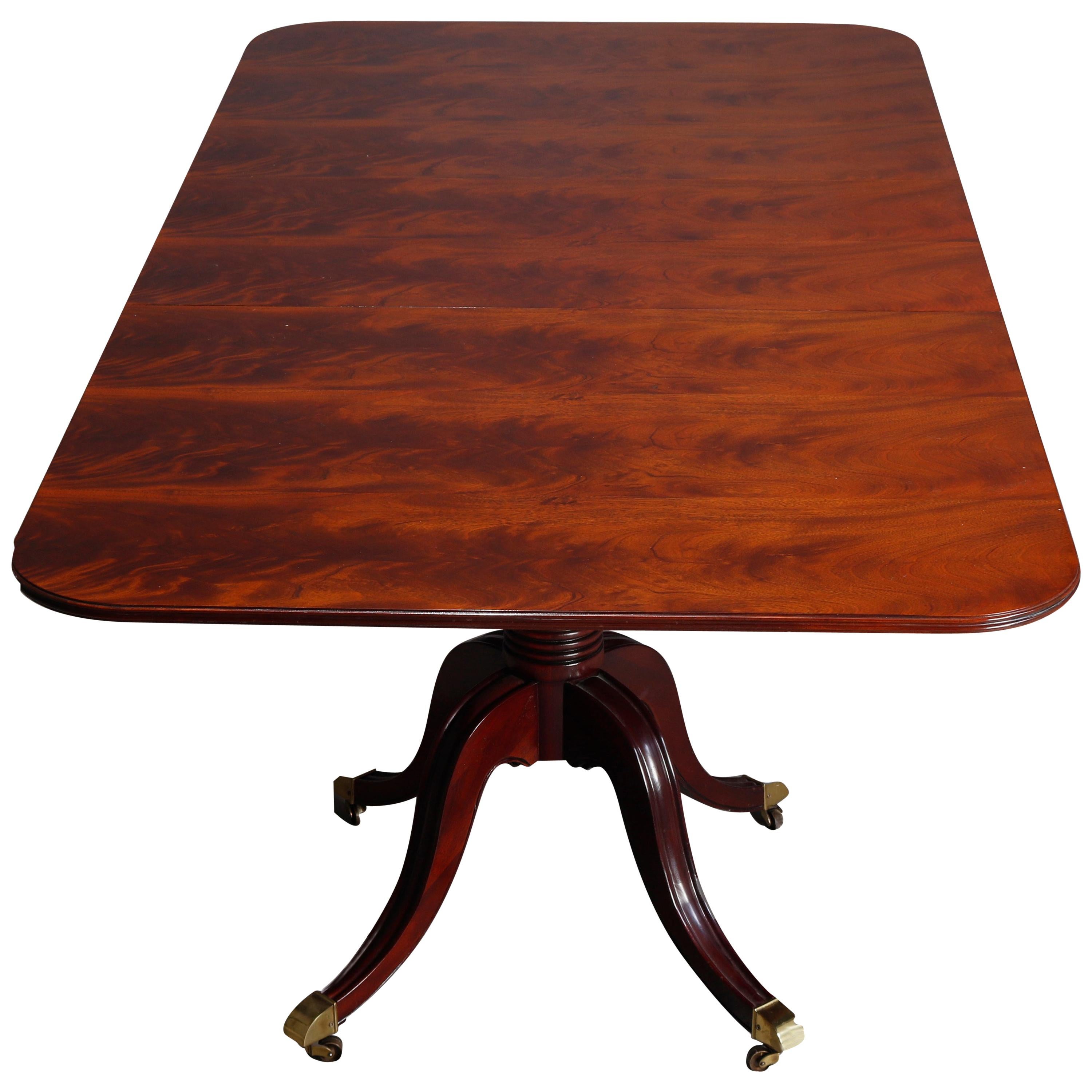 Vintage Federal Style Flame Mahogany Banquet Table, Four Leaves, 20th Century
