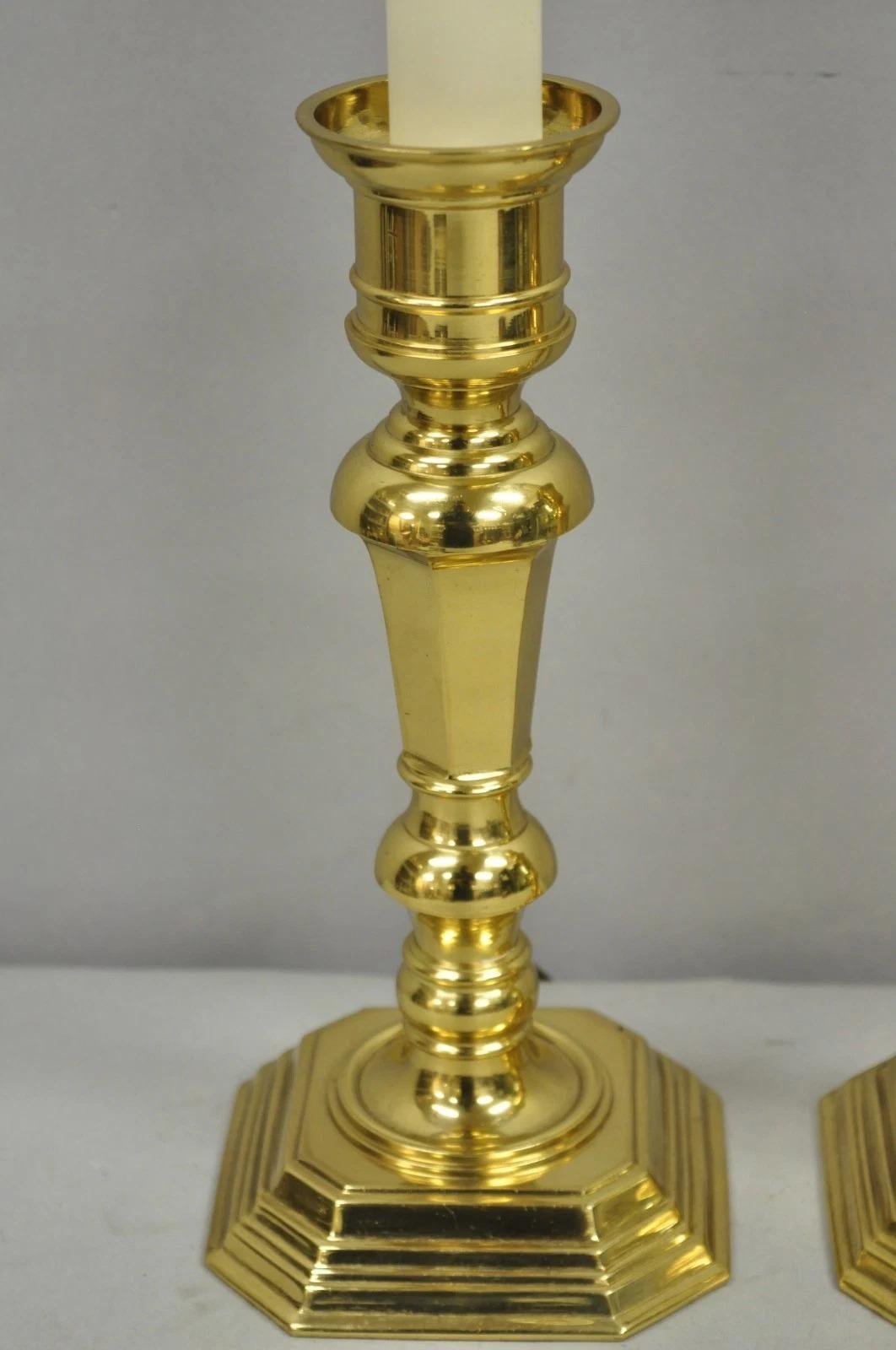 Sconosciuto Candeliere d'epoca in ottone lucidato in stile Feder Piccole lampade da tavolo di vanità a coppia in vendita