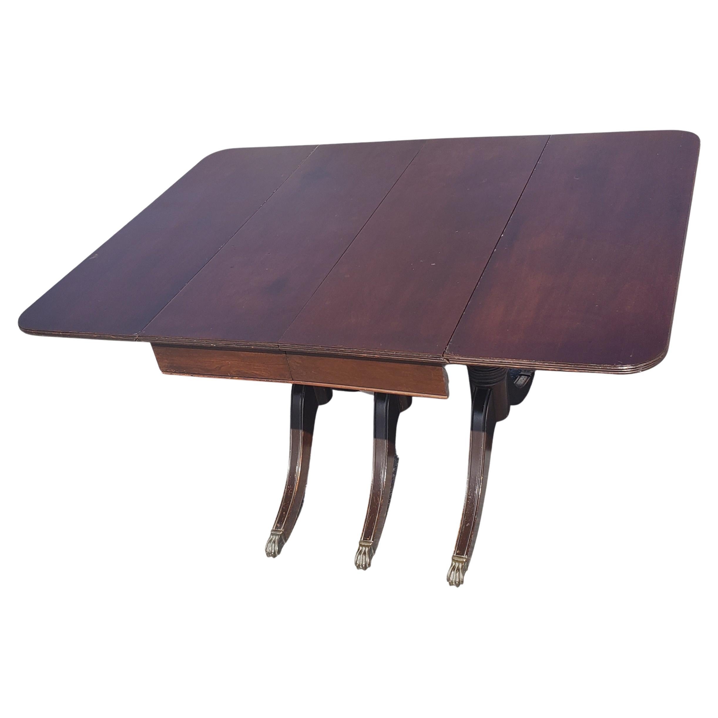 American Vintage Federal Style Triple Pedestal Drop-Leaf Dining Table, circa 1940s For Sale