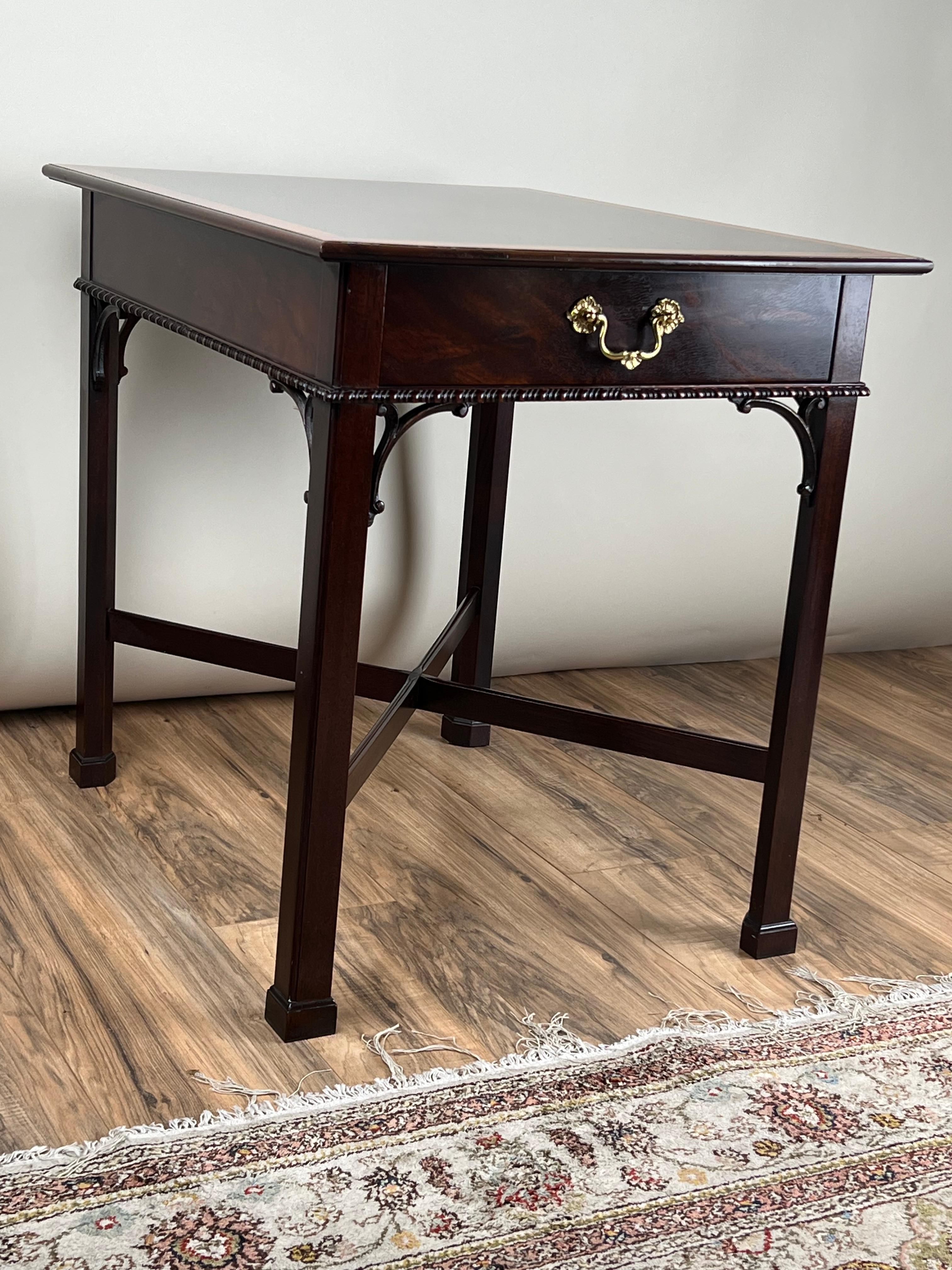 Vintage Federal Style X Stretcher One Drawer End Table by Stickley en vente 6