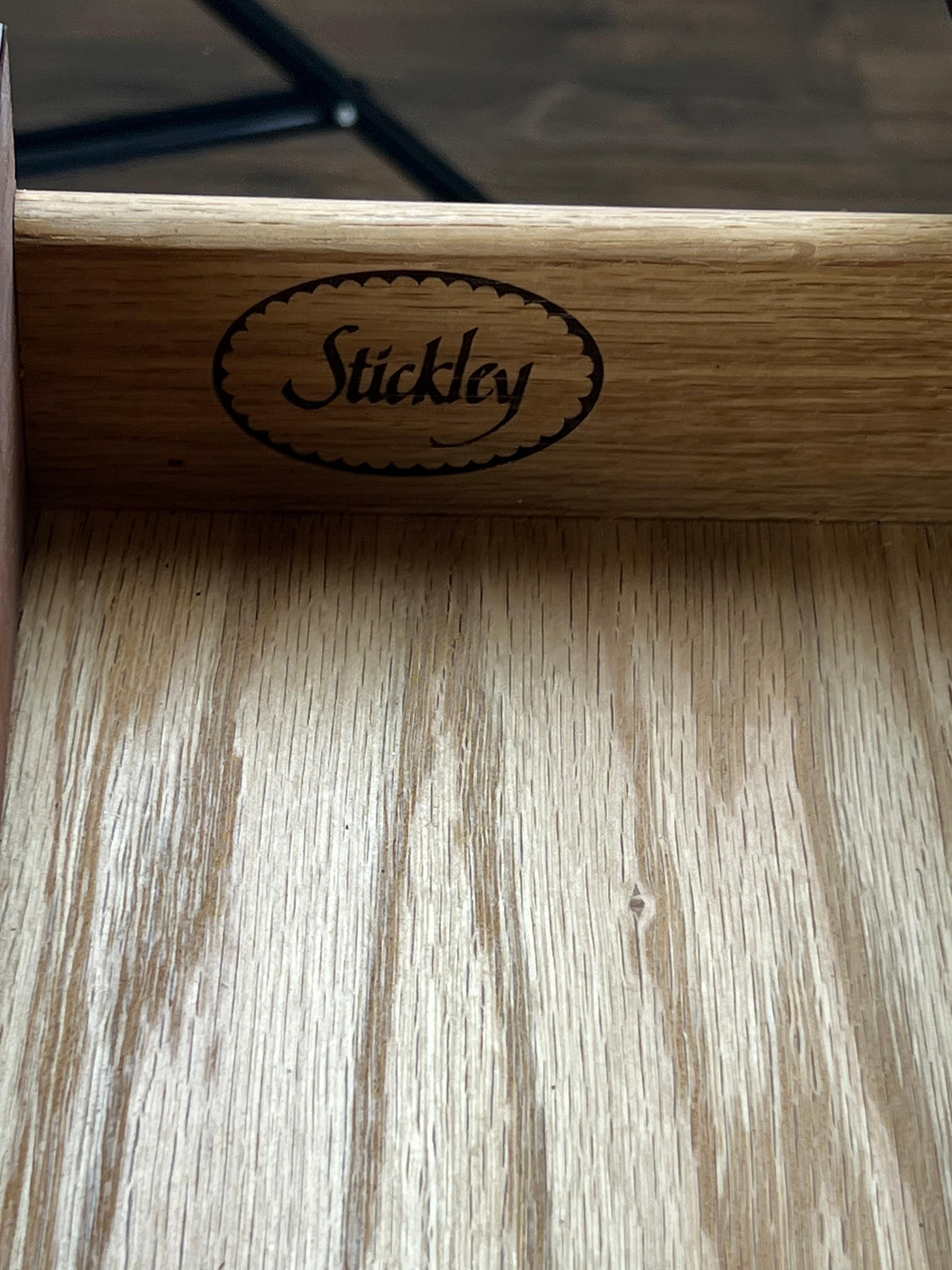 Acajou Vintage Federal Style X Stretcher One Drawer End Table by Stickley en vente