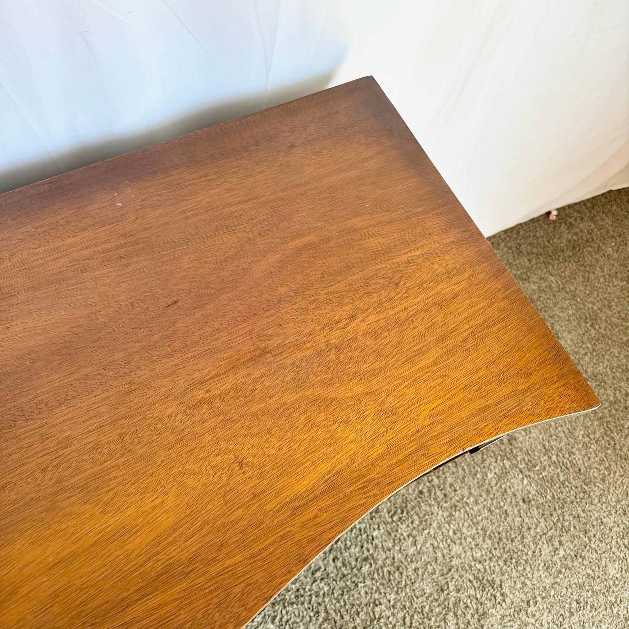 Américain Commode fédérale vintage en acajou de Dixie en vente