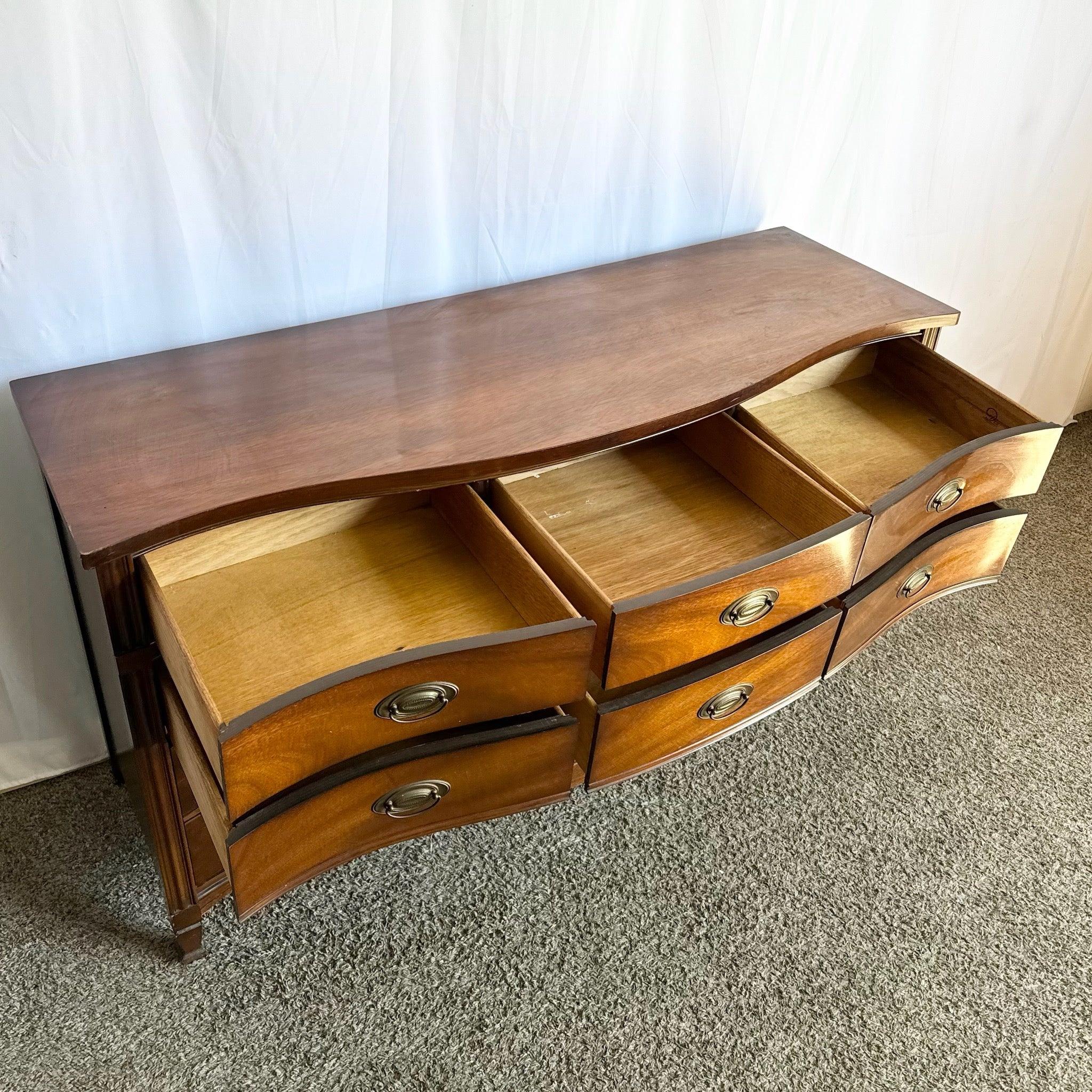 Commode fédérale vintage en acajou de Dixie en vente 2