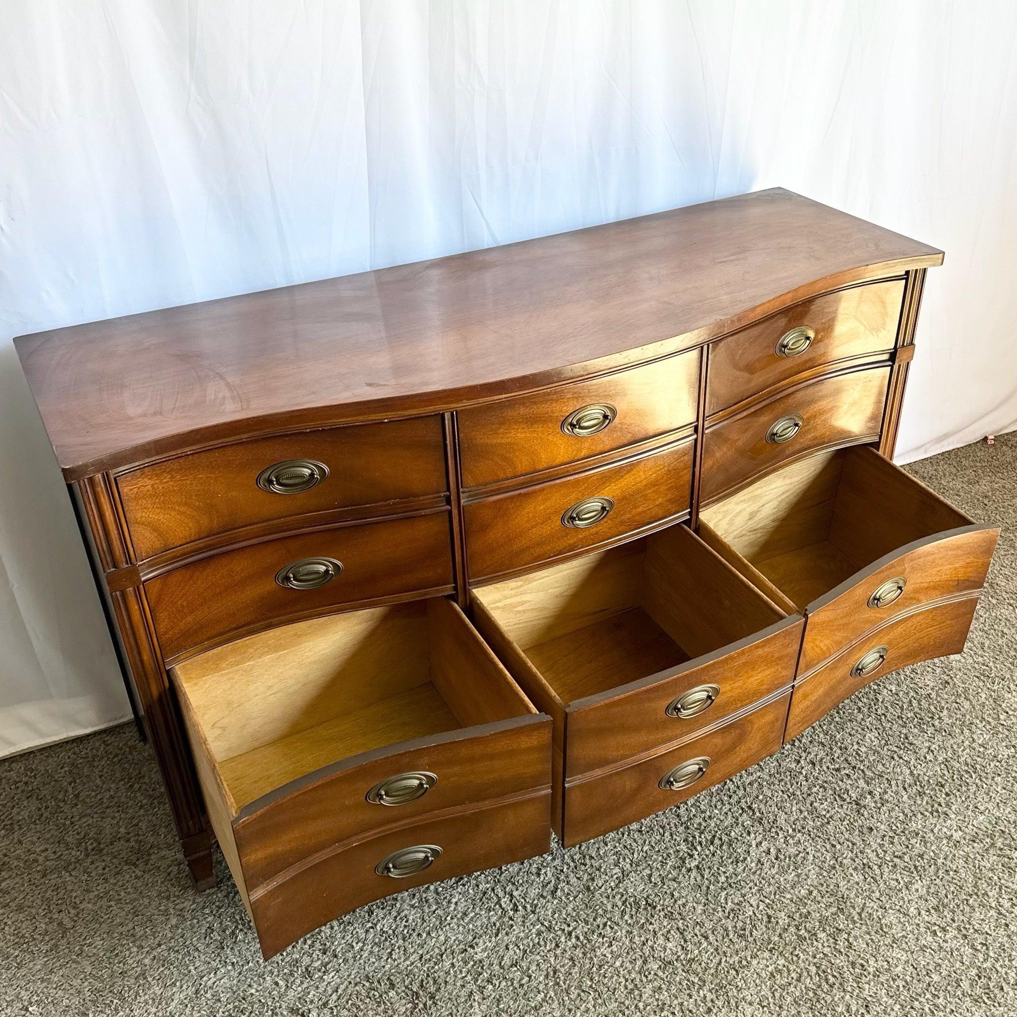 Commode fédérale vintage en acajou de Dixie en vente 3