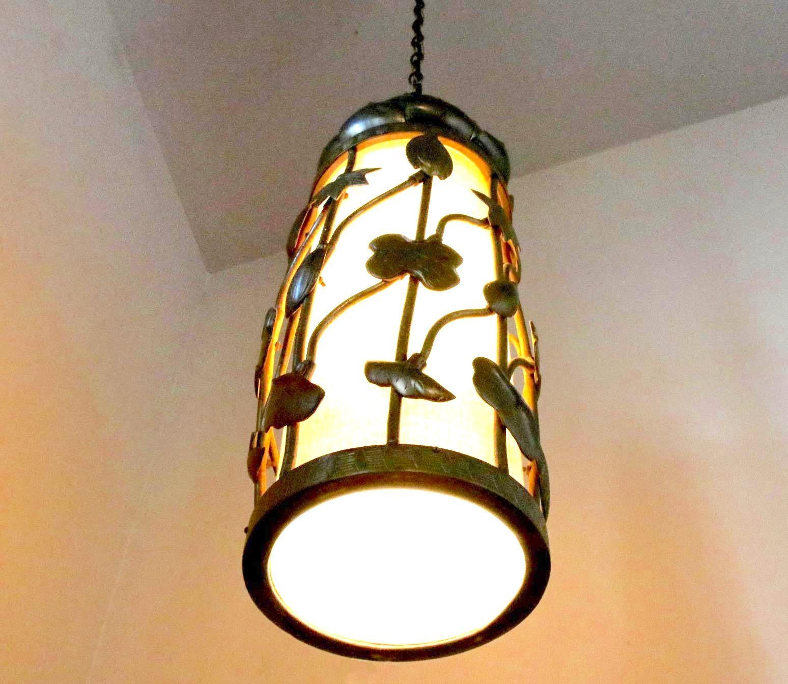 Vintage Feldman Lighting Co. Brass Lotus Flower Pendant In Good Condition In Lomita, CA