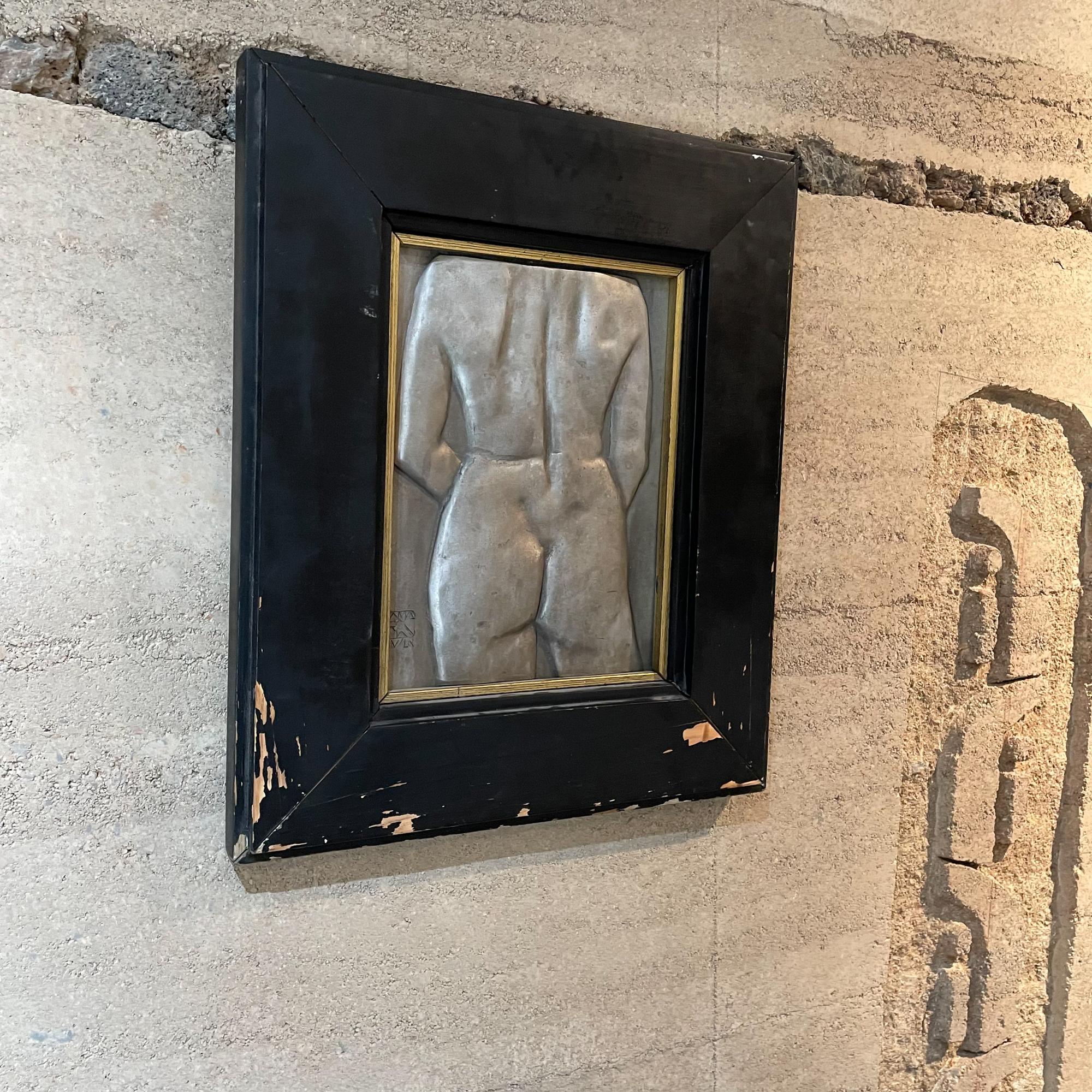 Torso desnudo femenino de los años 60 Arte de pared de aluminio fundido con pátina vintage Firmado Moderno de mediados de siglo en venta