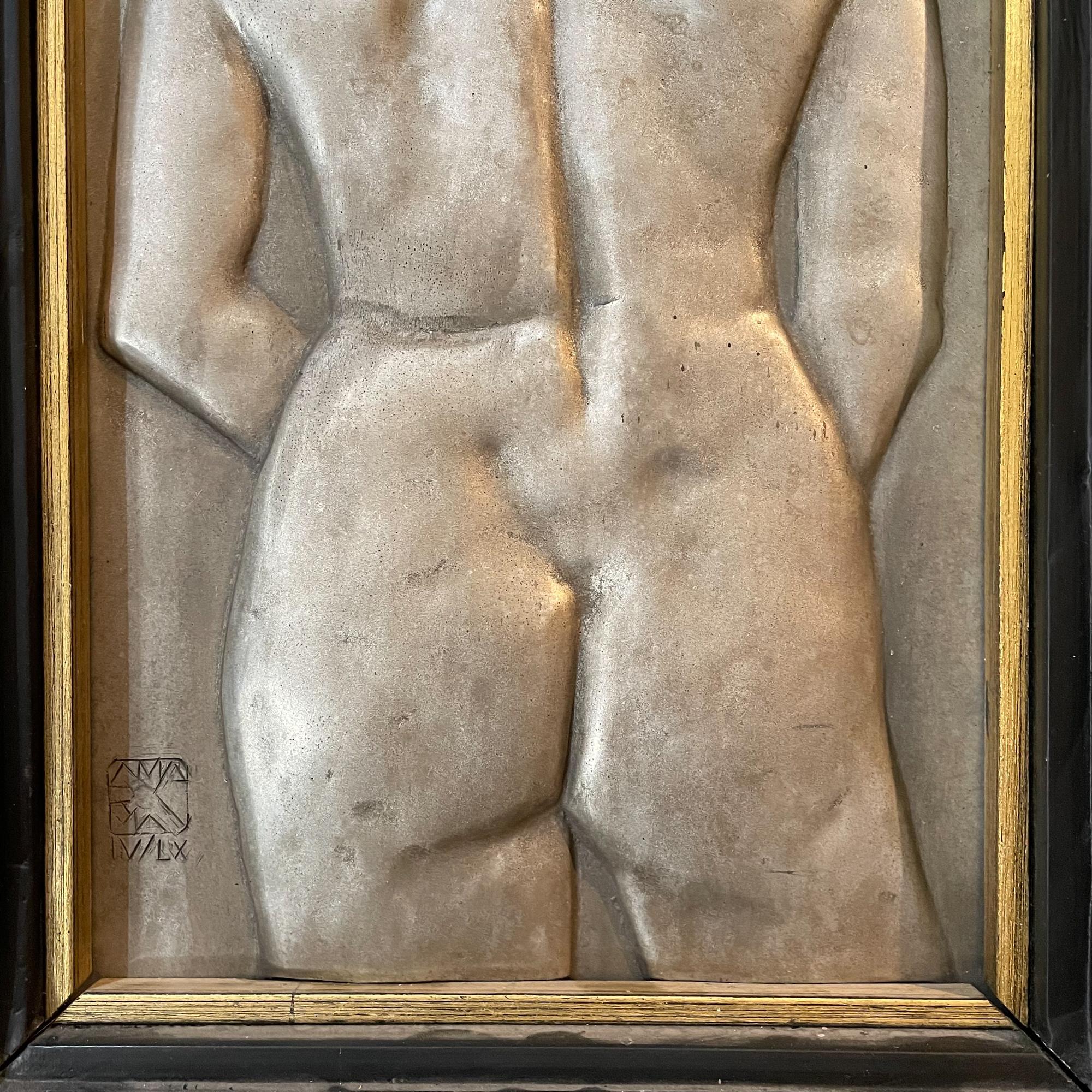 Torso desnudo femenino de los años 60 Arte de pared de aluminio fundido con pátina vintage Firmado en venta 1
