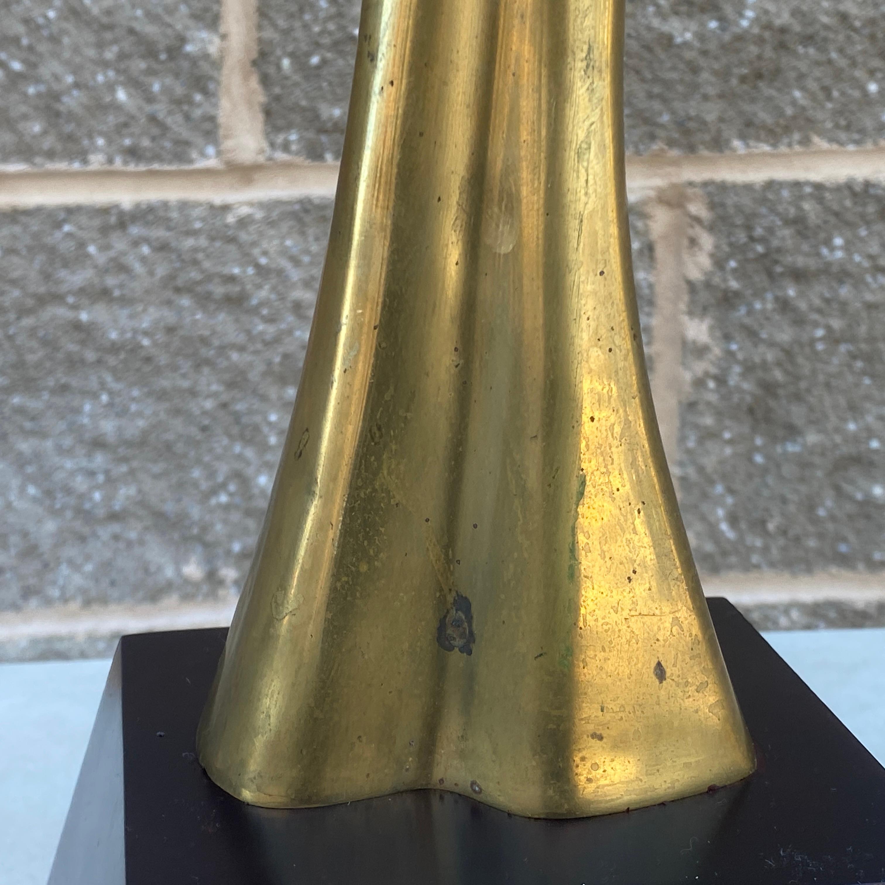 Laiton Sculpture vintage de Vénus stylisée en laiton avec torse féminin en vente