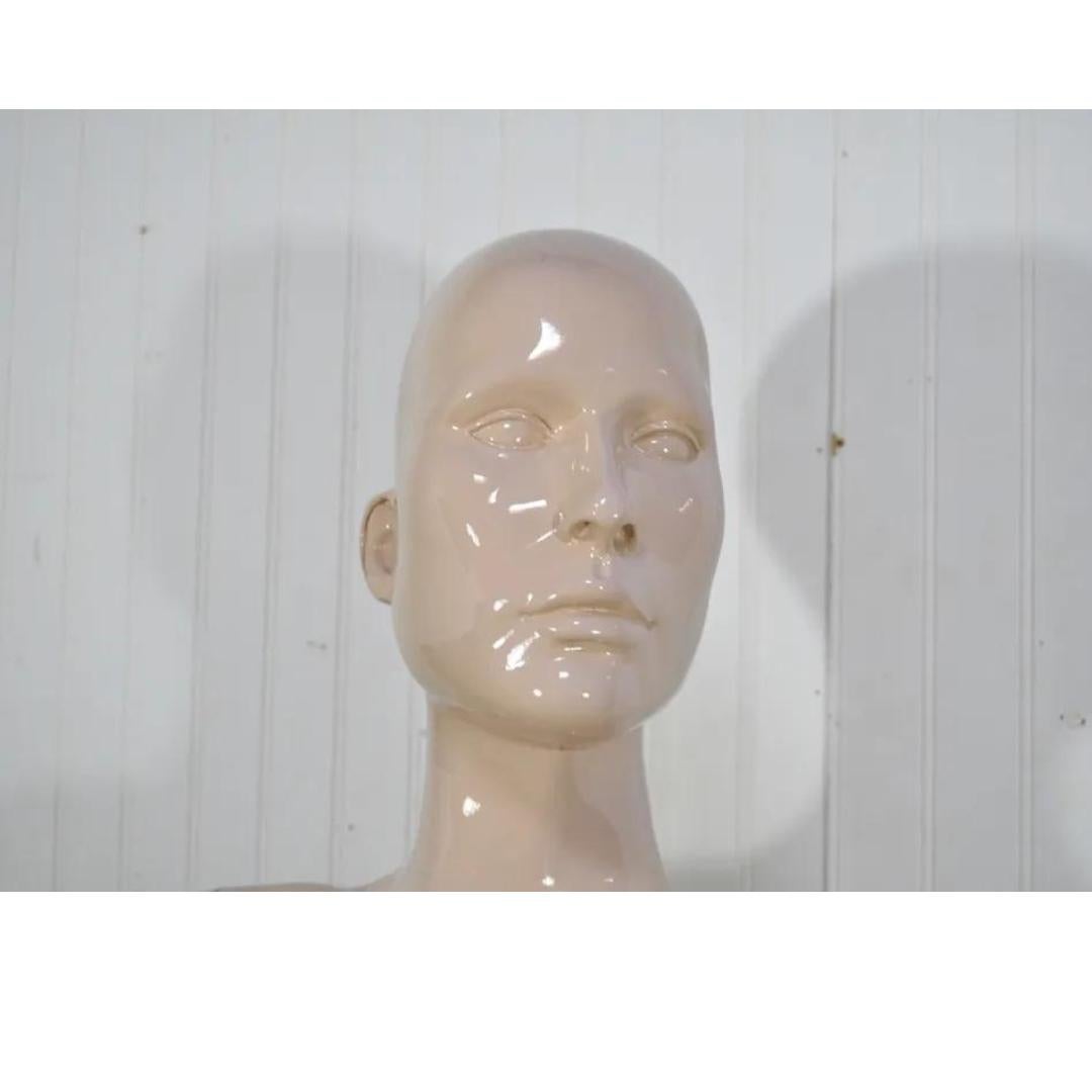 Maniquí de mujer vintage de fibra de vidrio con forma de vestido sobre soporte Moderno en venta