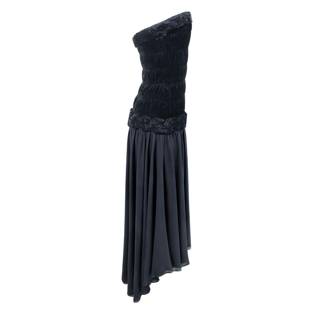 Nero Vintage Fendi 1970 Karl Lagerfeld Era Vestito in velluto con calze a forma di fiocco
