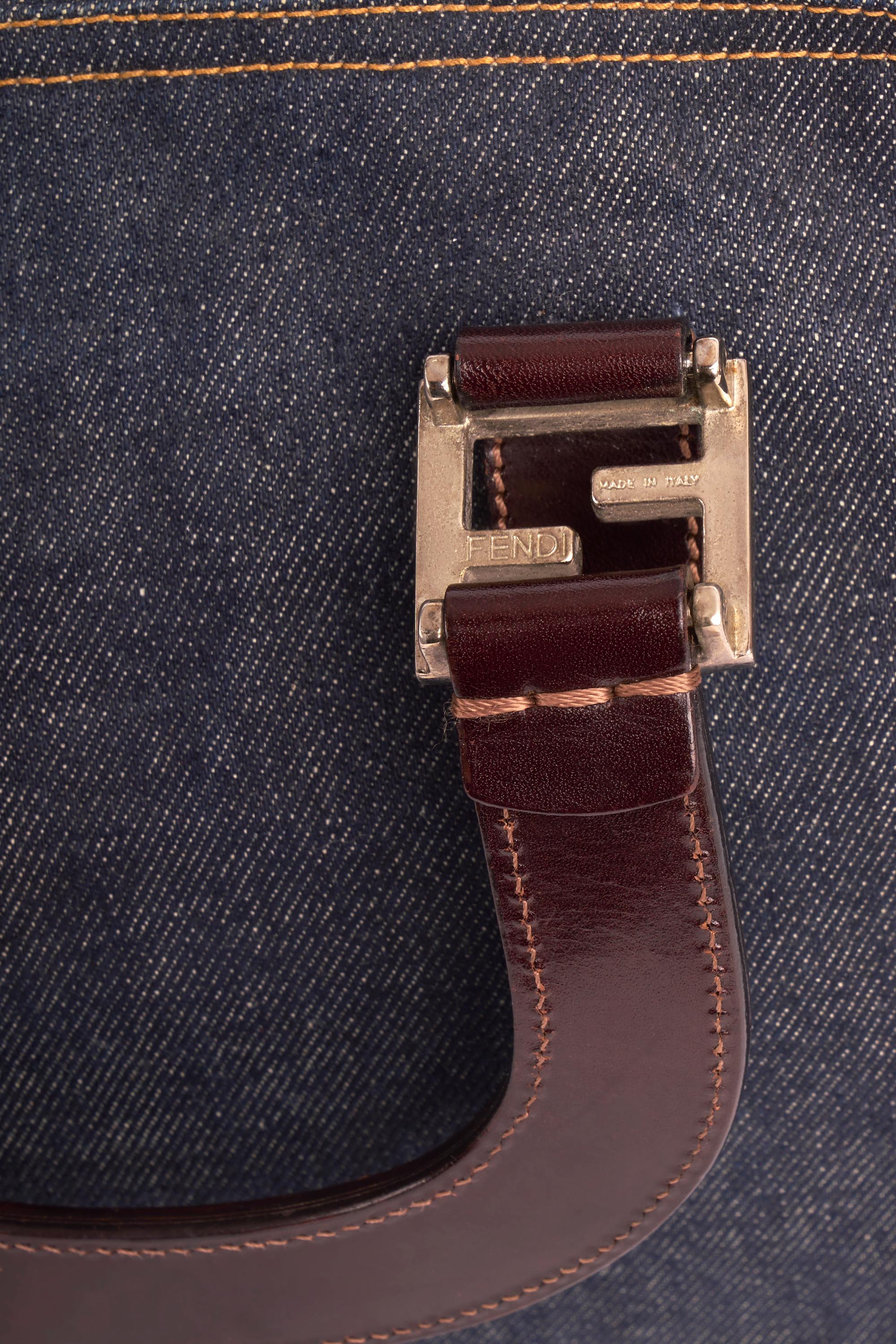 Mini bolso tote vaquero vintage Fendi años 90 en venta 1
