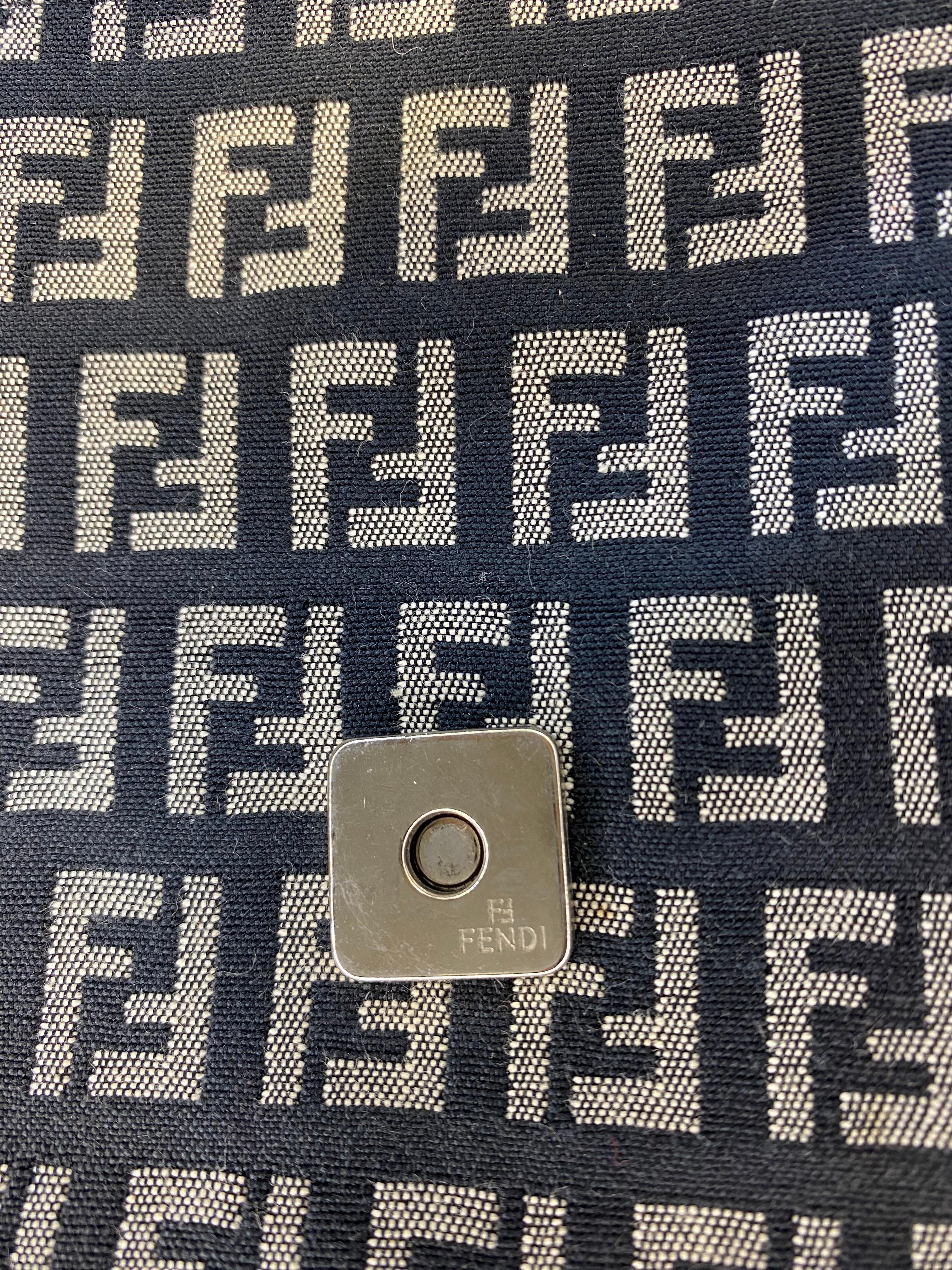 Vintage Fendi black Passaspalla Zuccha fabric baguette bag Bon état - En vente à Glasgow, GB