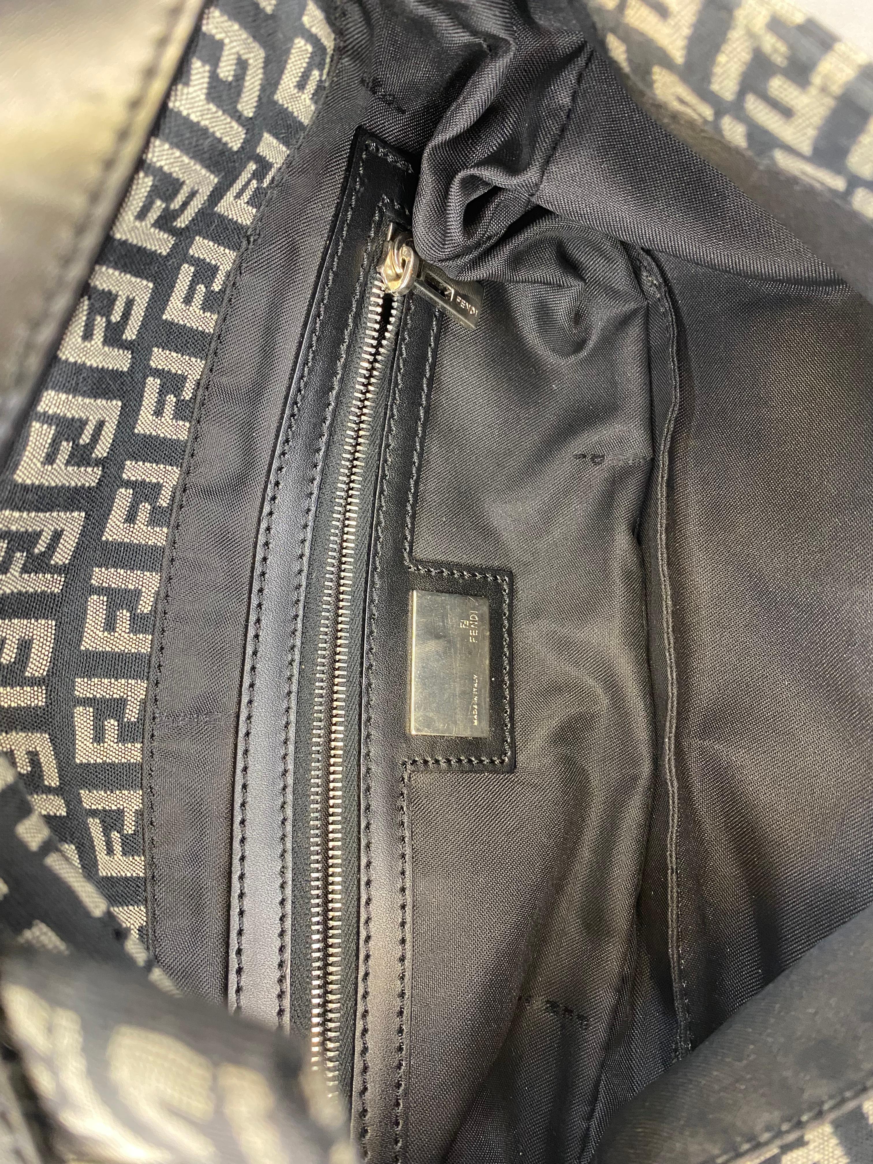 Vintage Fendi black Passaspalla Zuccha fabric baguette bag en vente 4