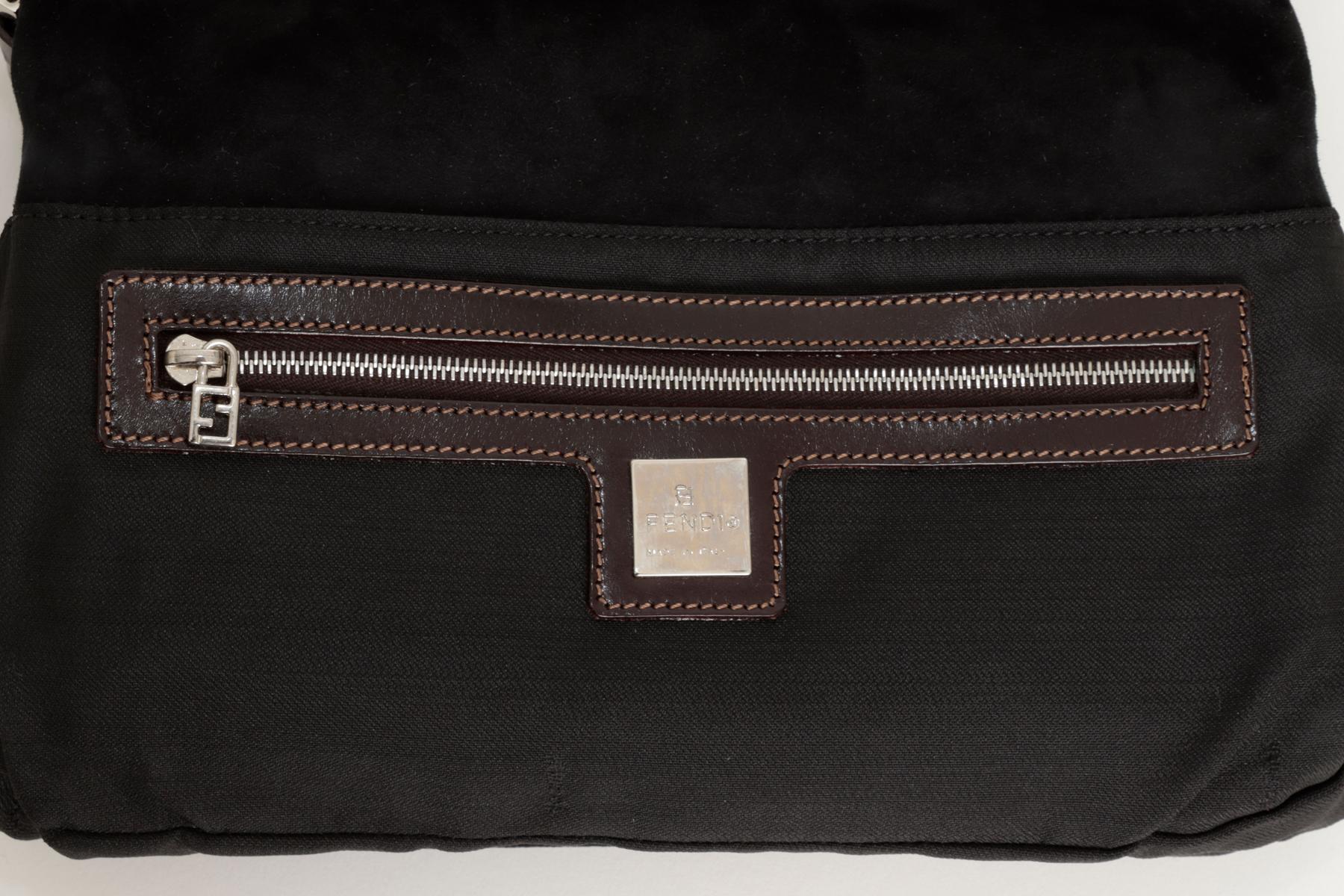 Vintage Fendi Black Suede Baguette Bag w/ Brown Leather Strap Silver Hardware im Angebot 5
